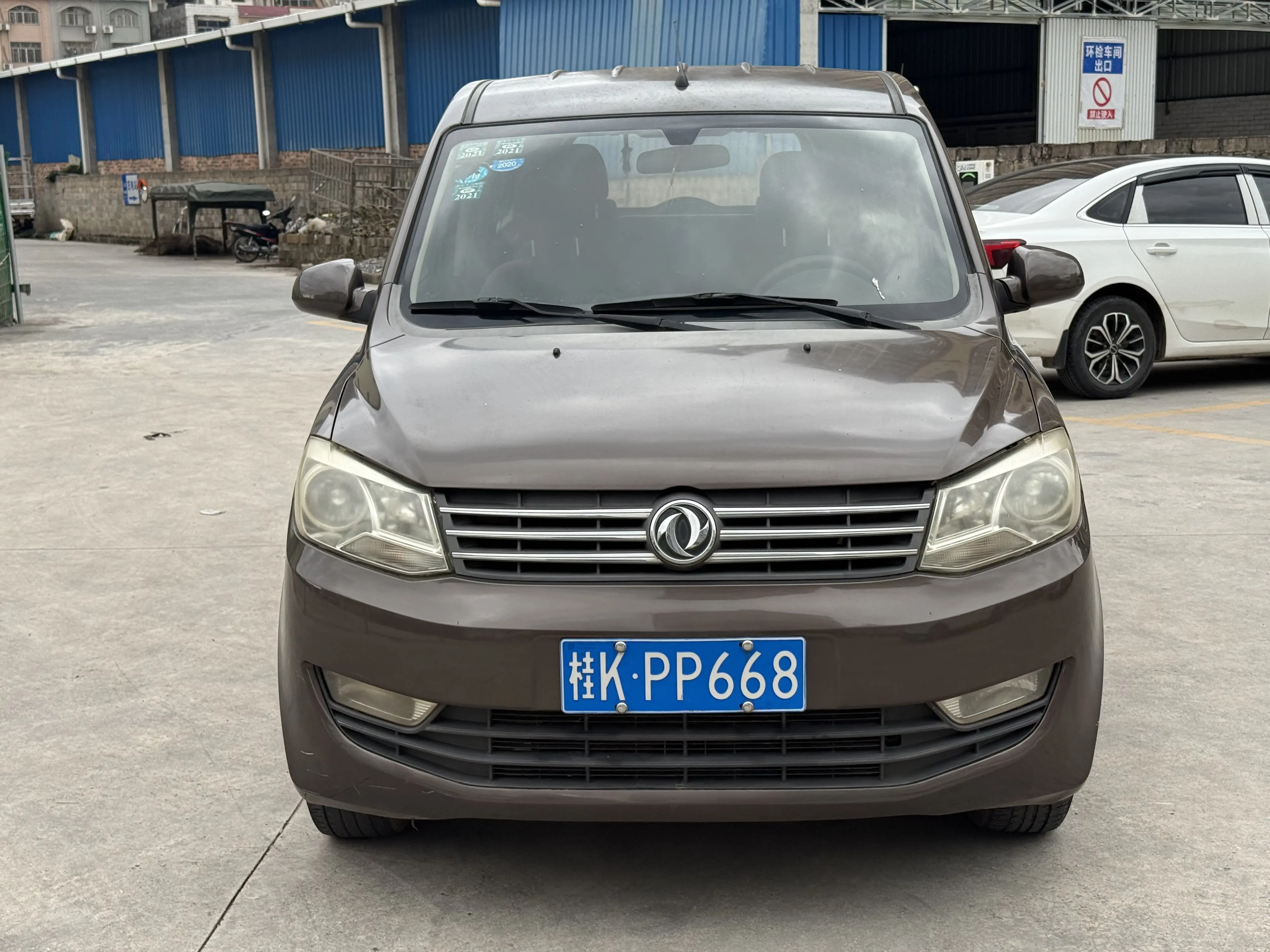 Dongfeng Fengon 330  из Китая