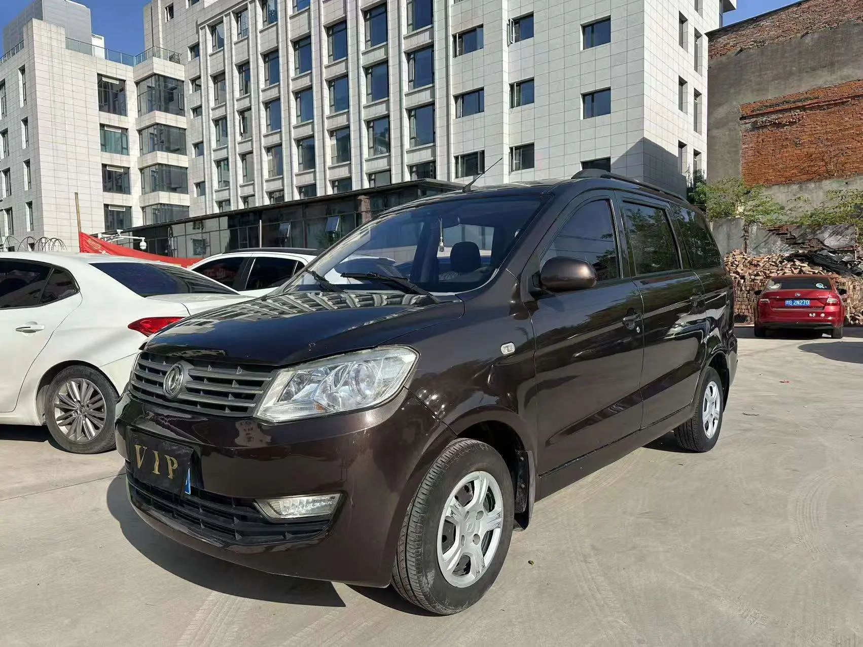 Dongfeng Fengon 330  из Китая