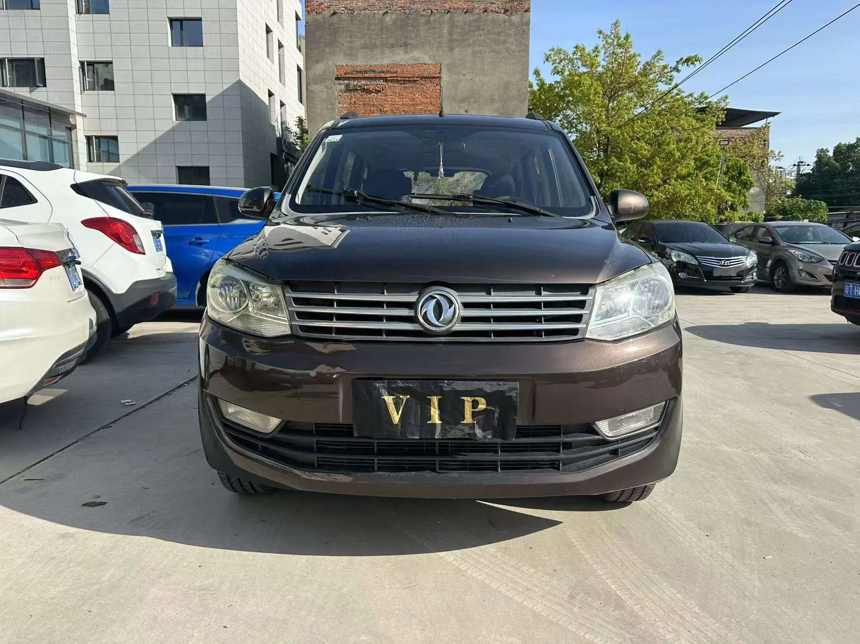 Dongfeng Fengon 330  из Китая