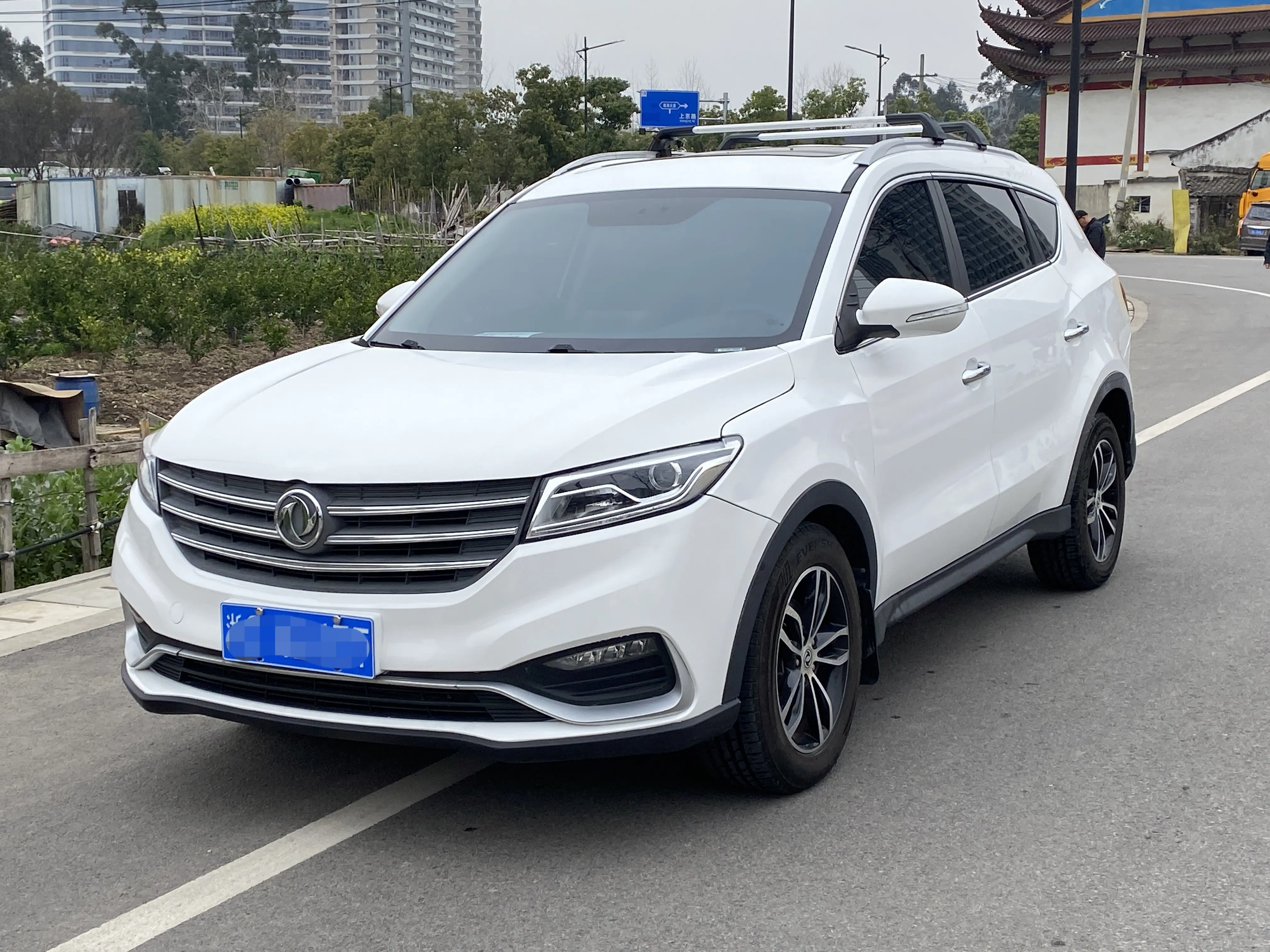 Dongfeng Fengon 580  из Китая
