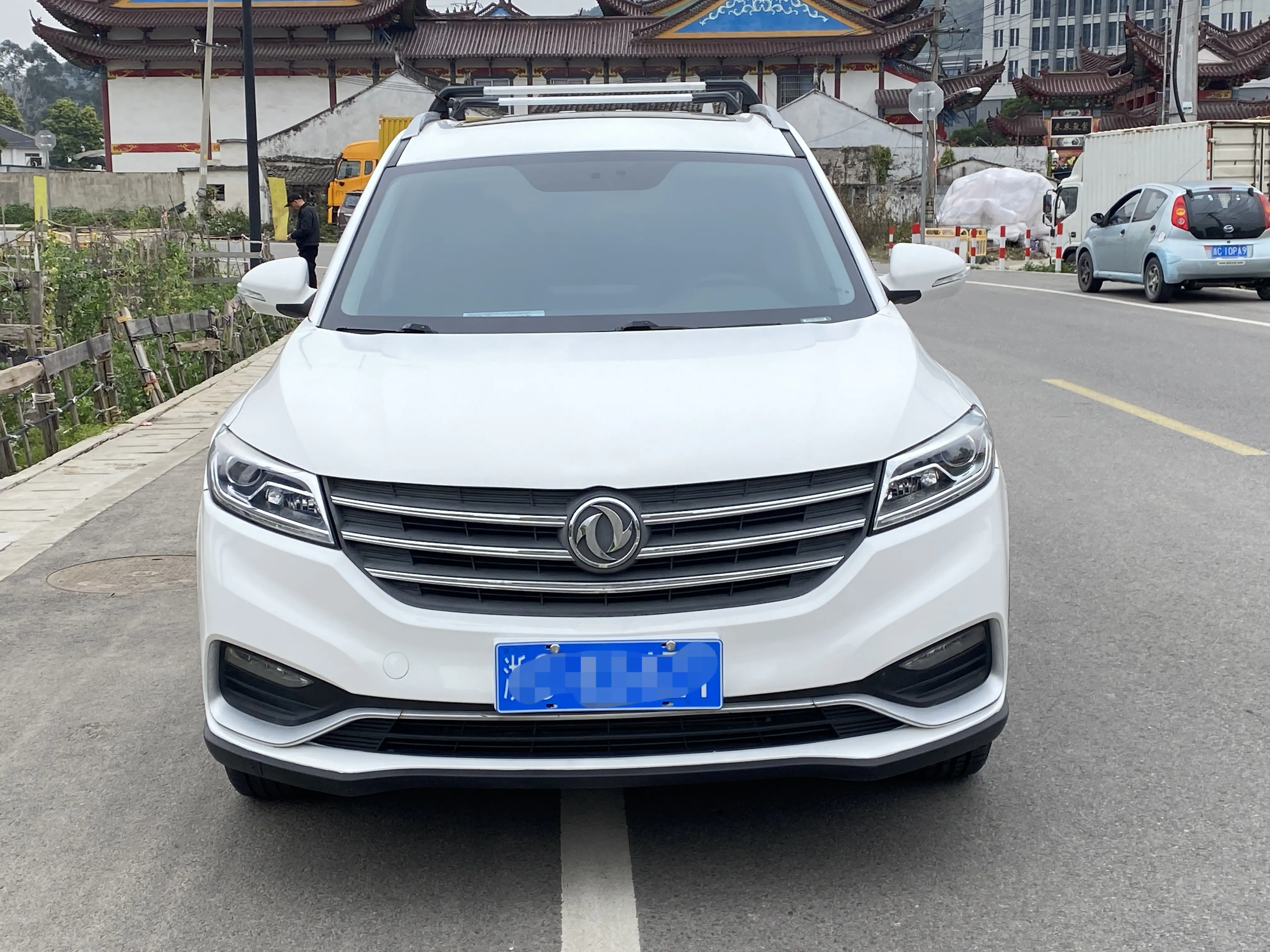 Dongfeng Fengon 580  из Китая