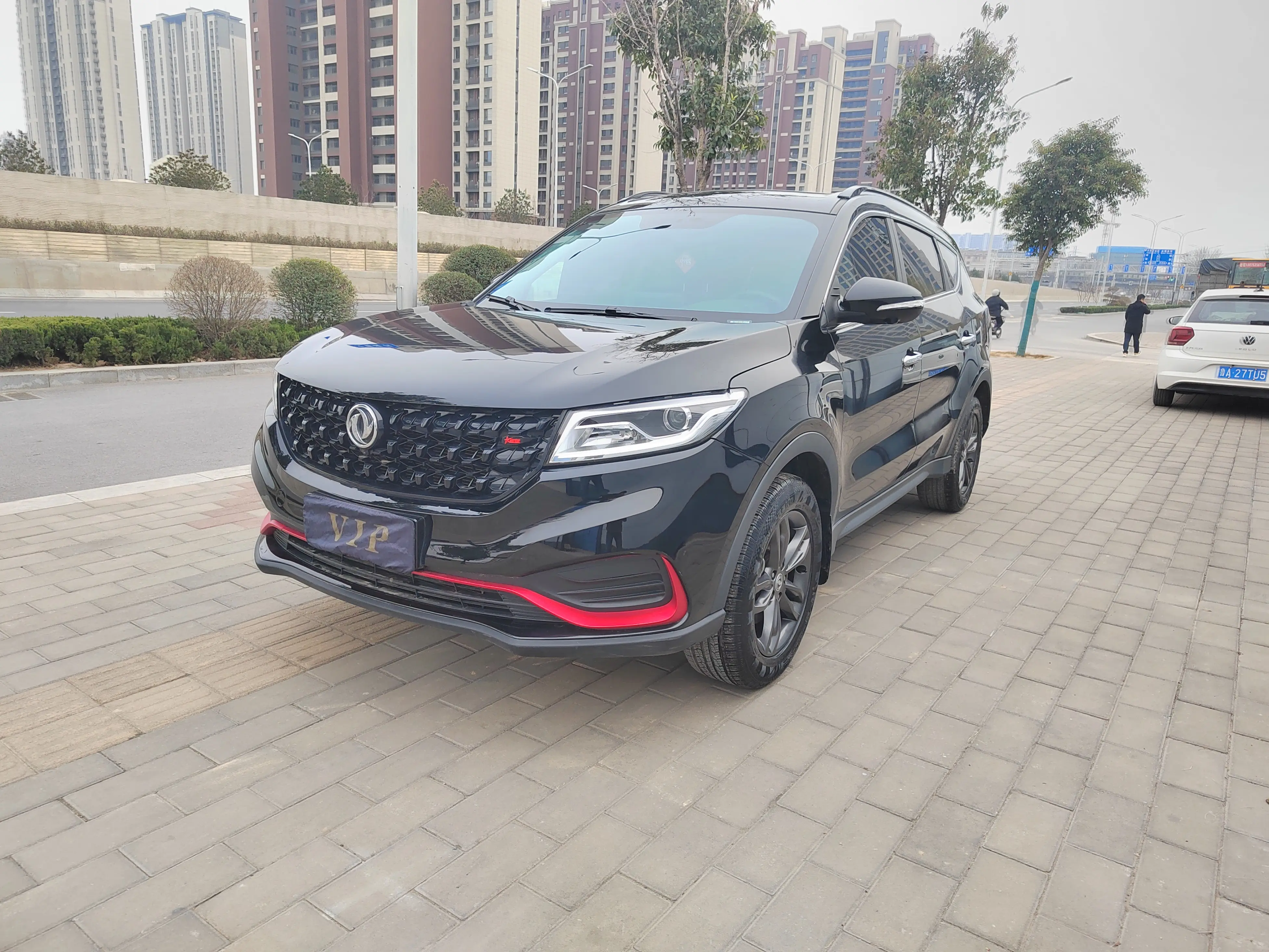 Dongfeng Fengon 580  из Китая