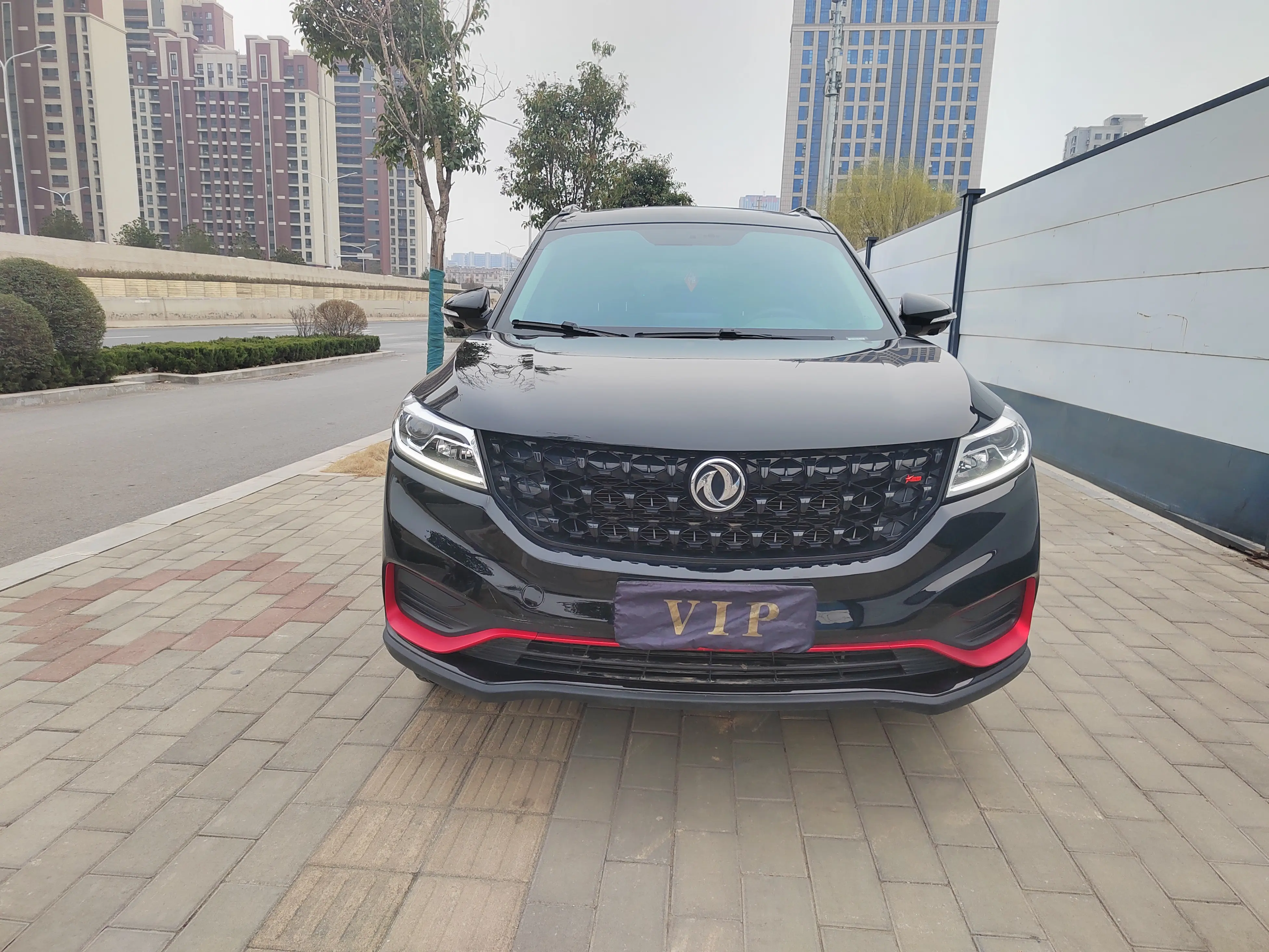 Dongfeng Fengon 580  из Китая