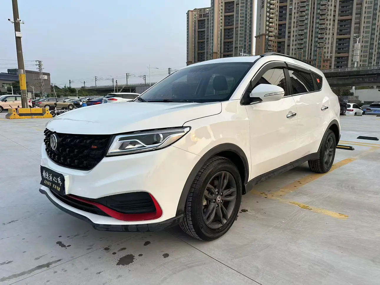 Dongfeng Fengon 580  из Китая