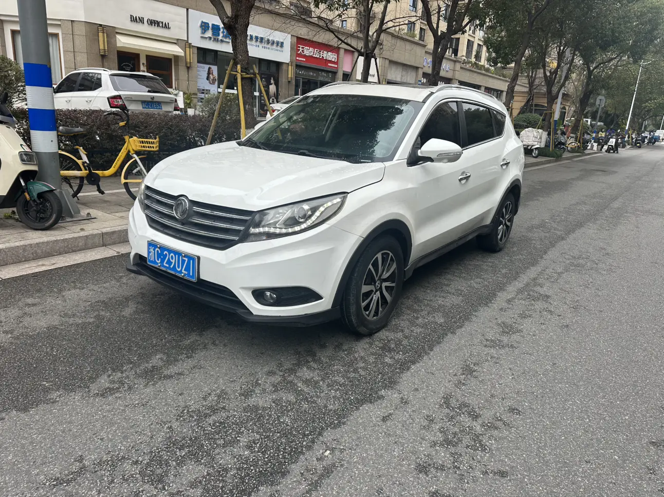 Dongfeng Fengon 580  из Китая