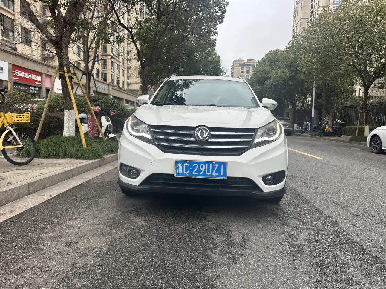 Dongfeng Fengon 580  из Китая