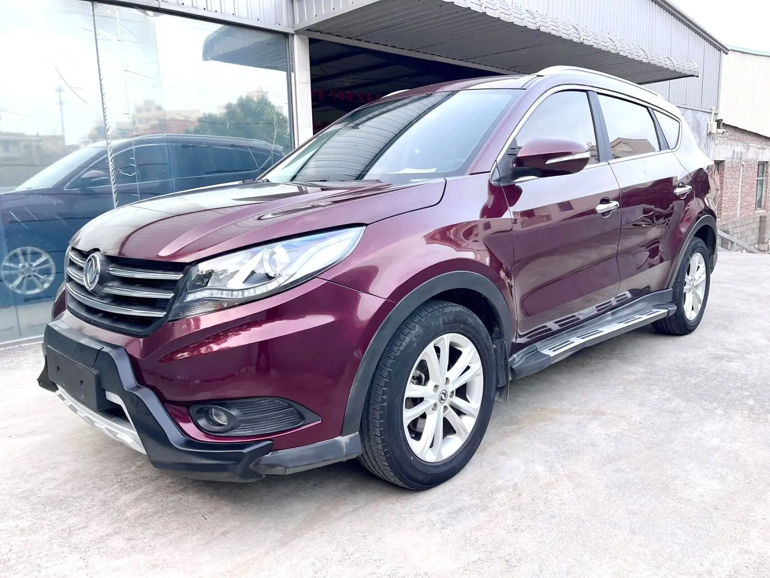 Dongfeng Fengon 580  из Китая