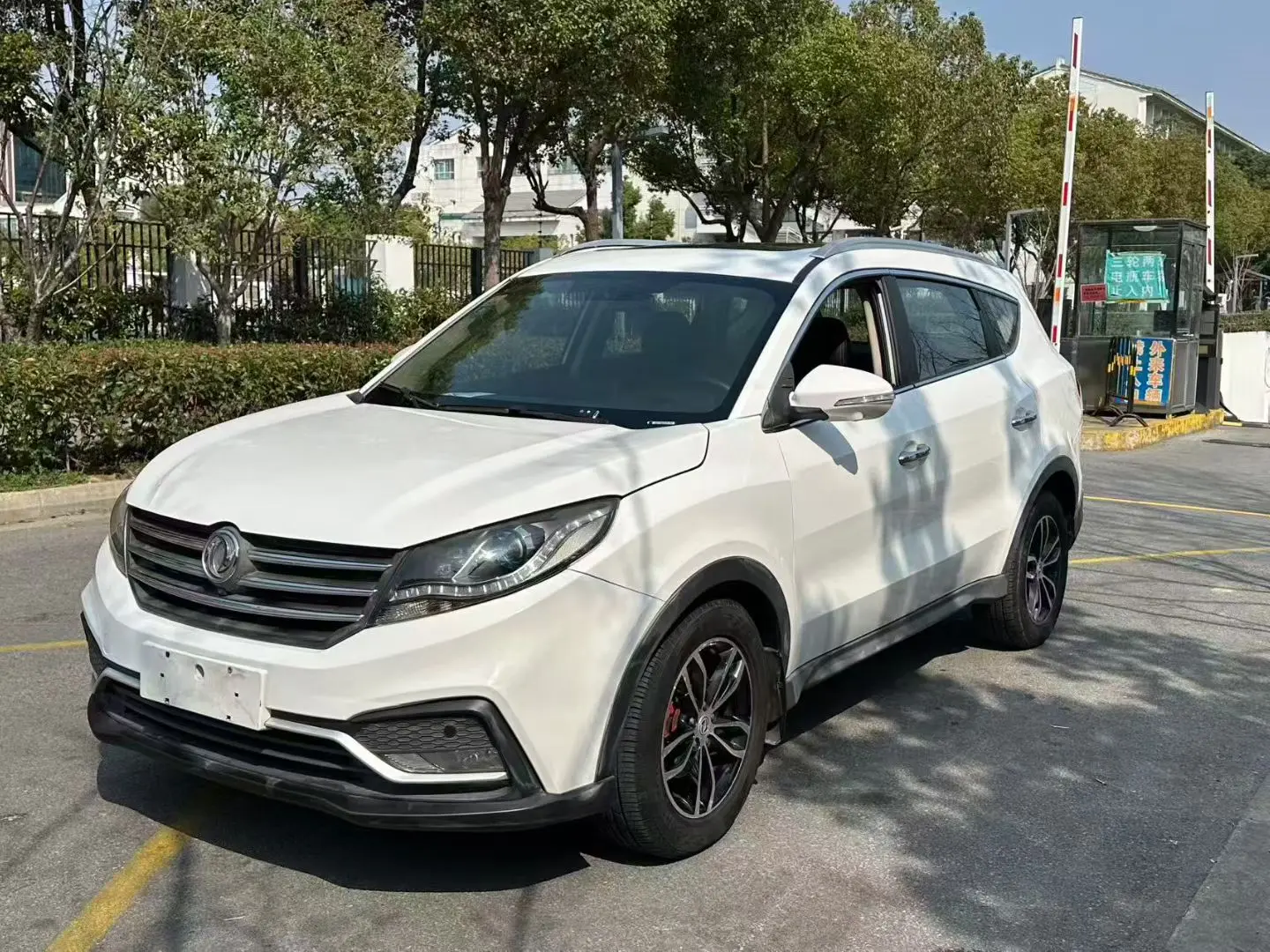 Dongfeng Fengon 580  из Китая