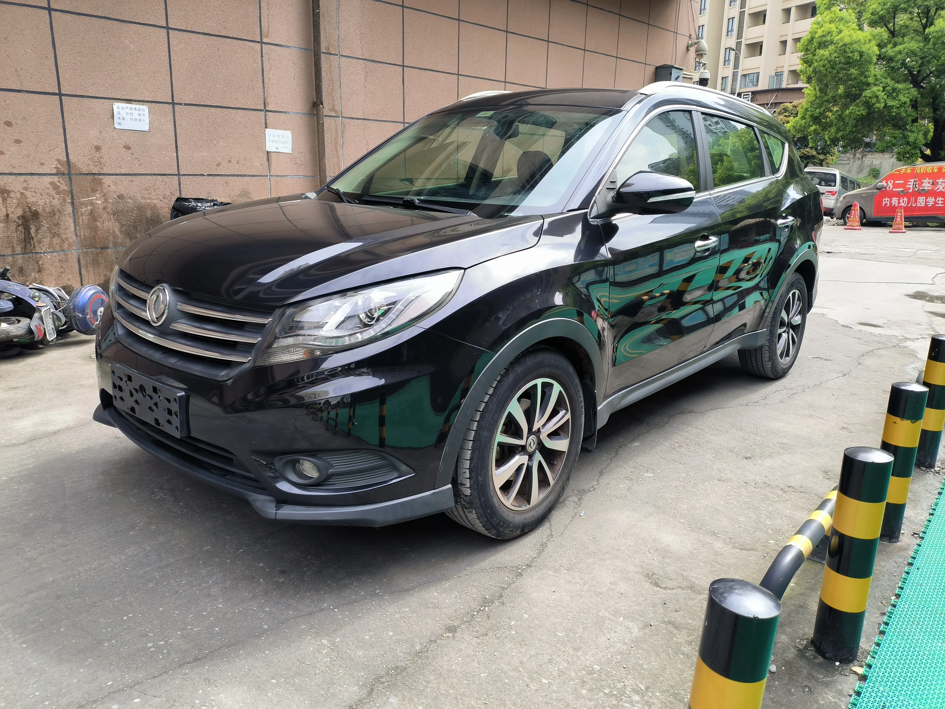 Dongfeng Fengon 580  из Китая