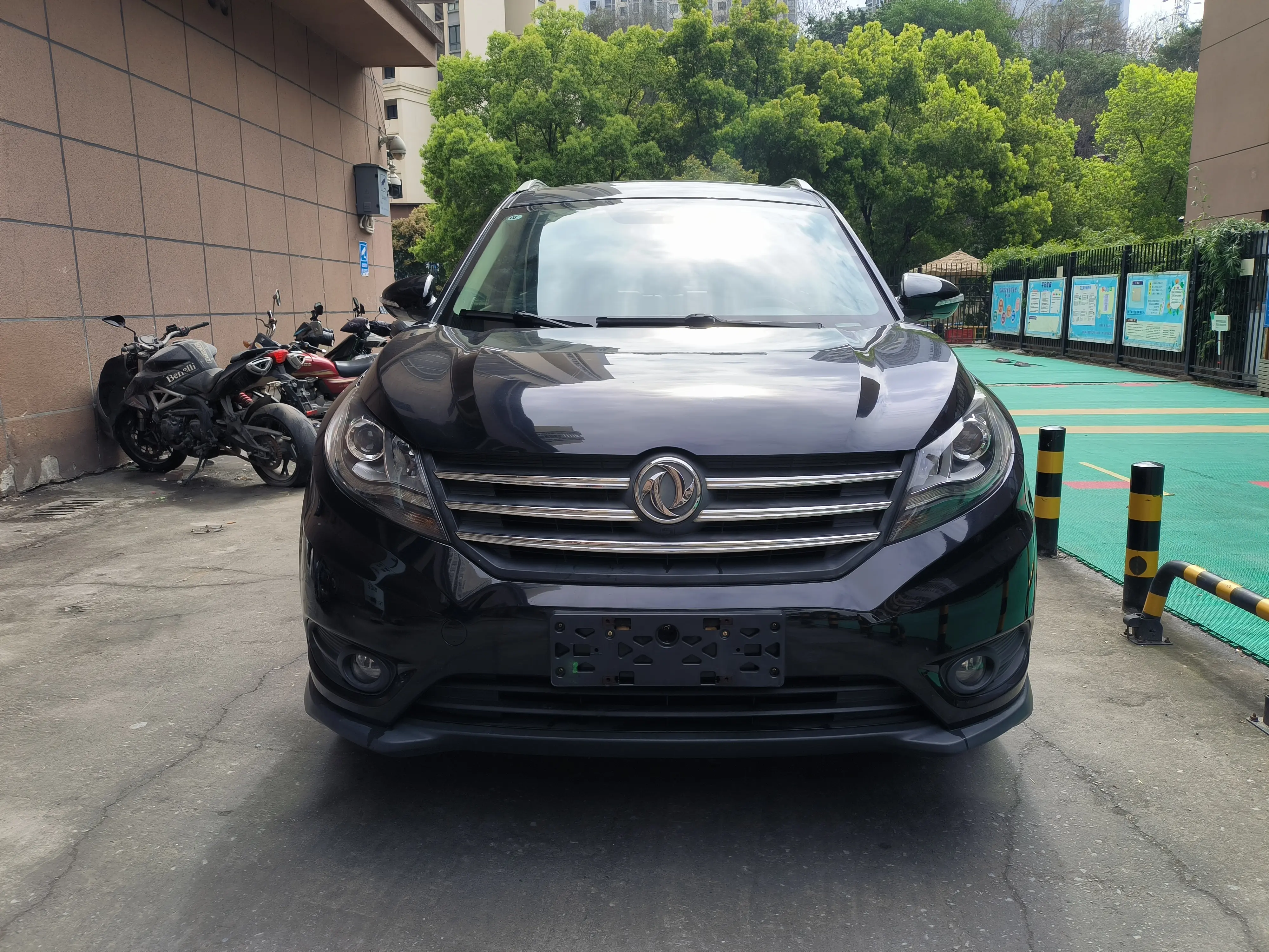 Dongfeng Fengon 580  из Китая