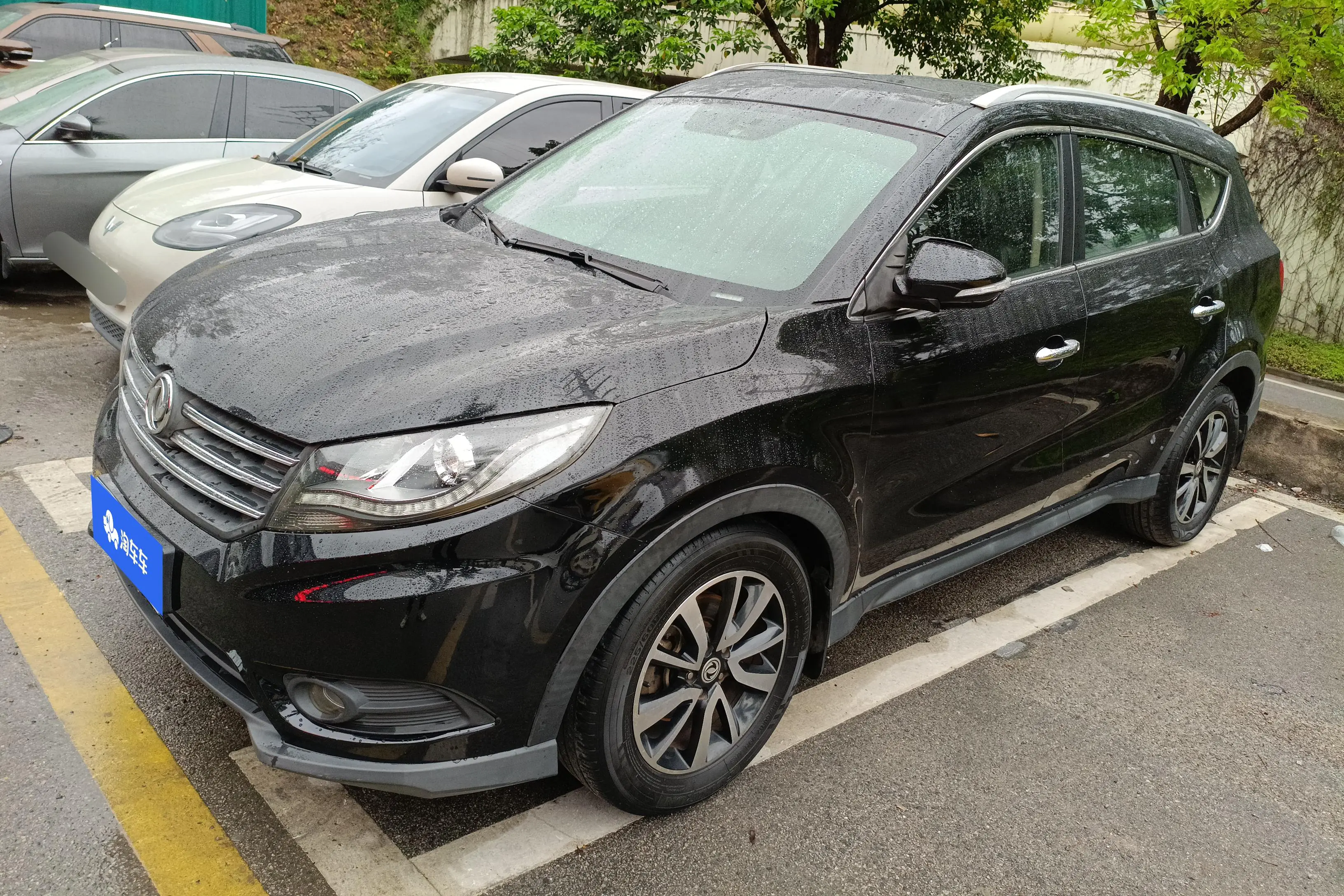 Dongfeng Fengon 580  из Китая