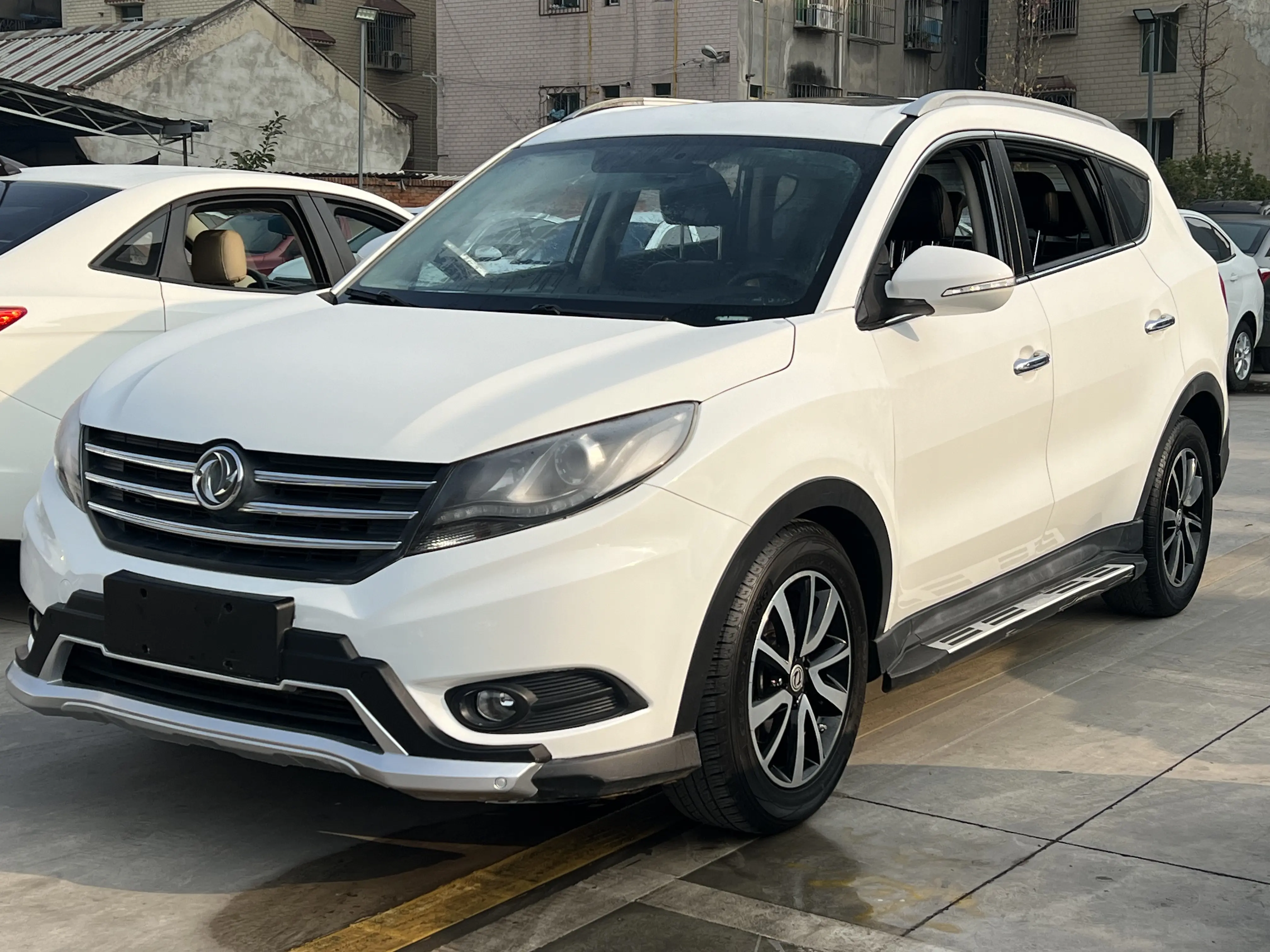 Dongfeng Fengon 580  из Китая