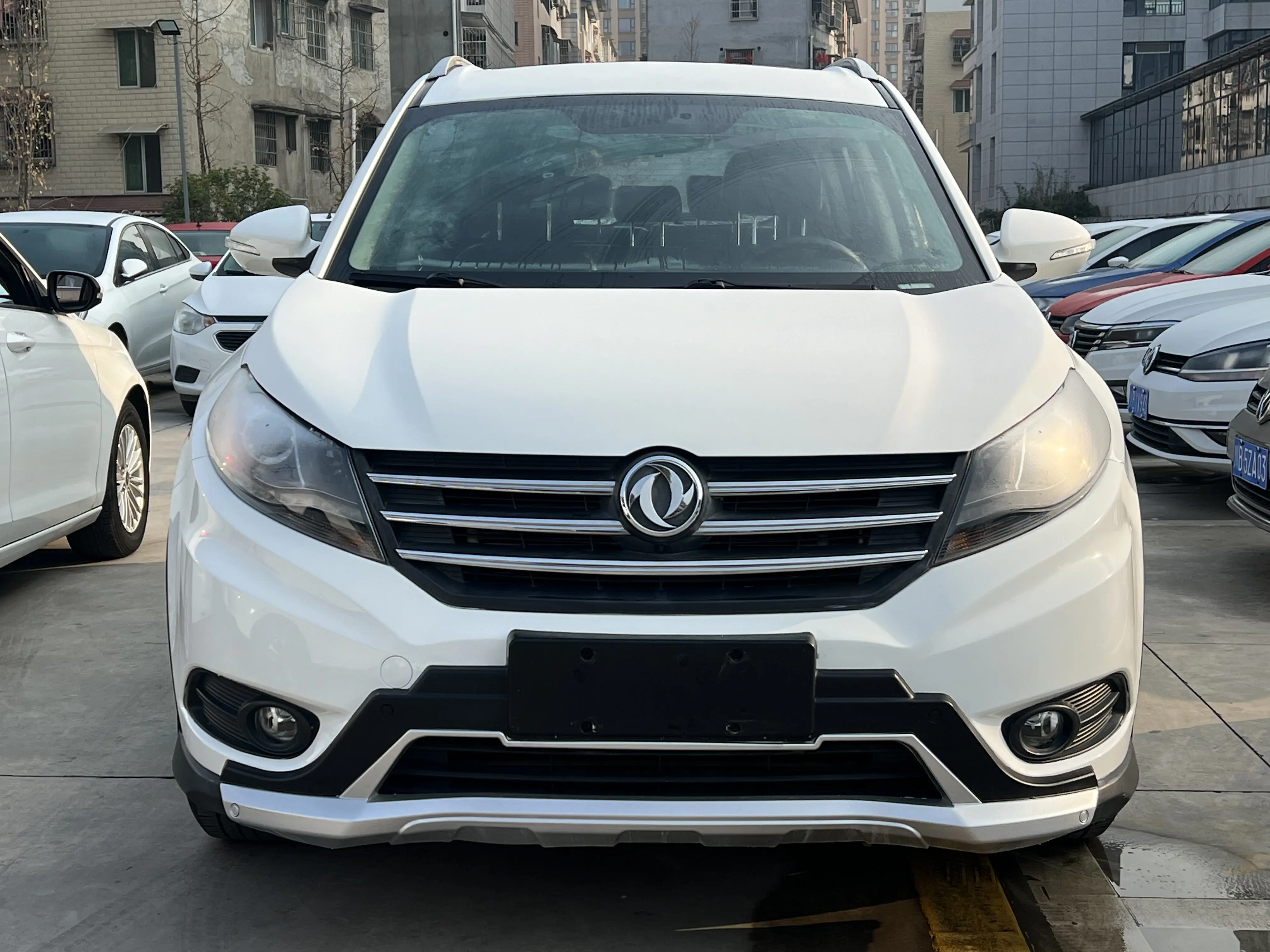 Dongfeng Fengon 580  из Китая