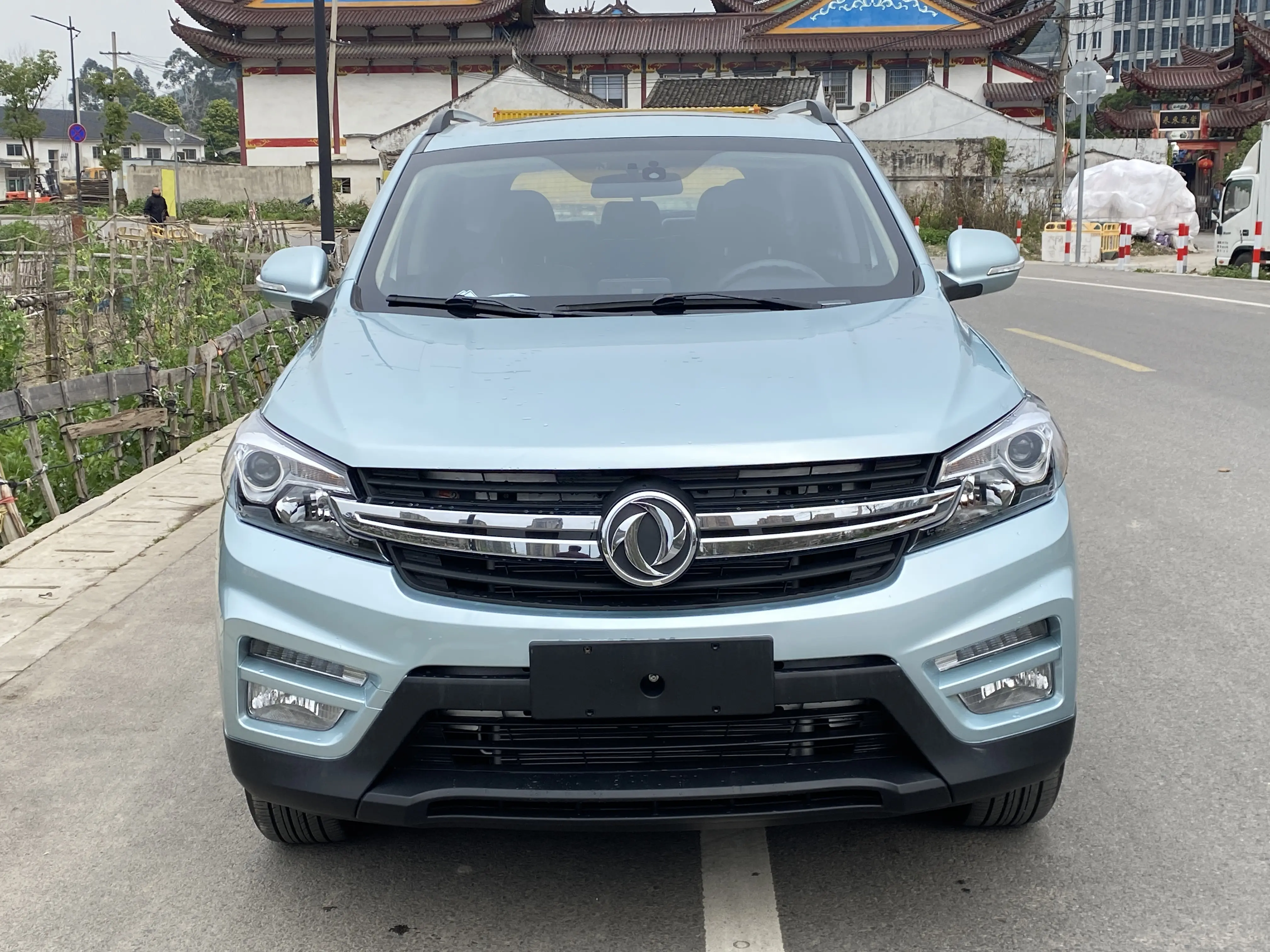 Dongfeng Scenery S560  из Китая