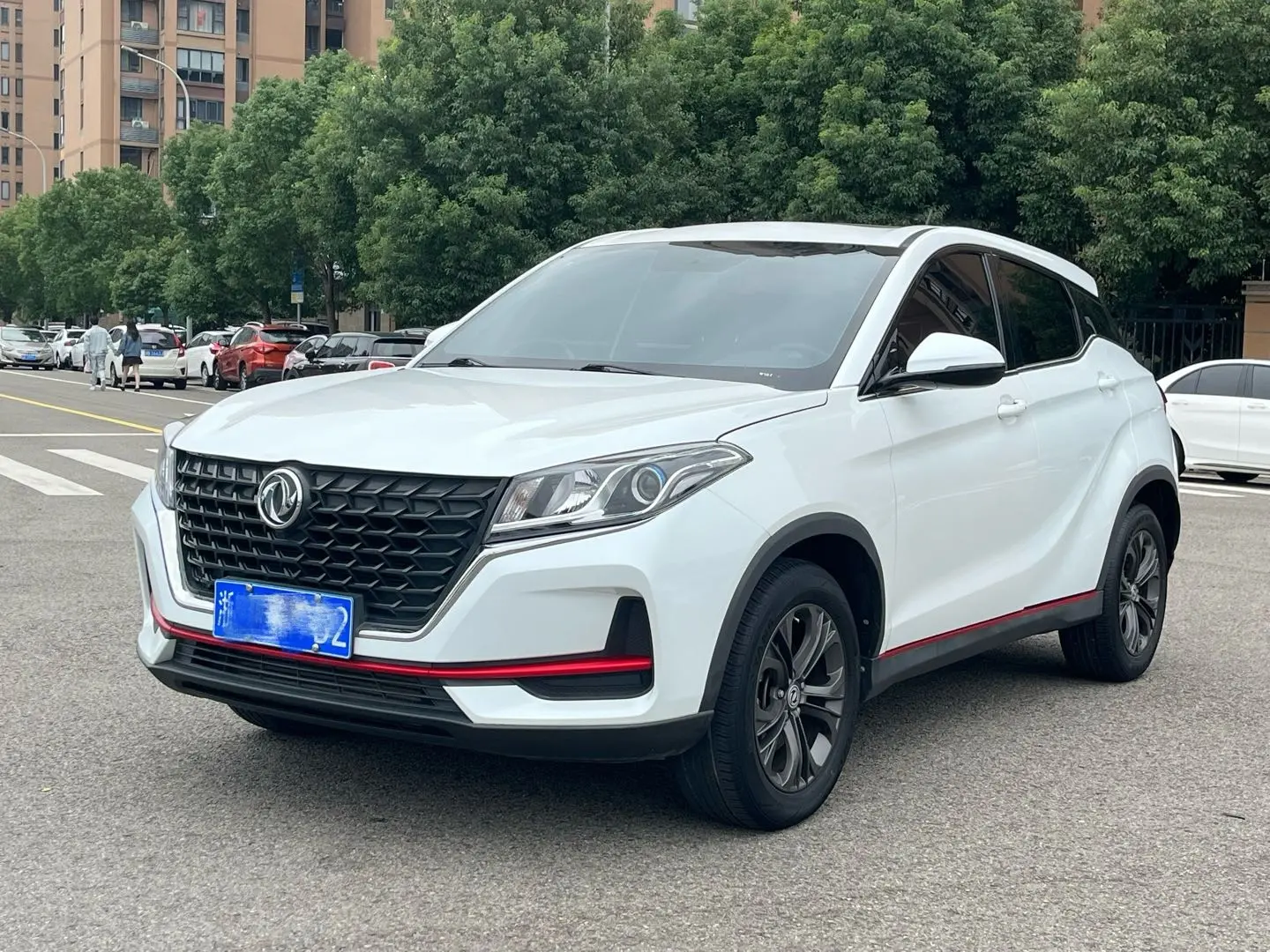 Dongfeng Fengon 500  из Китая
