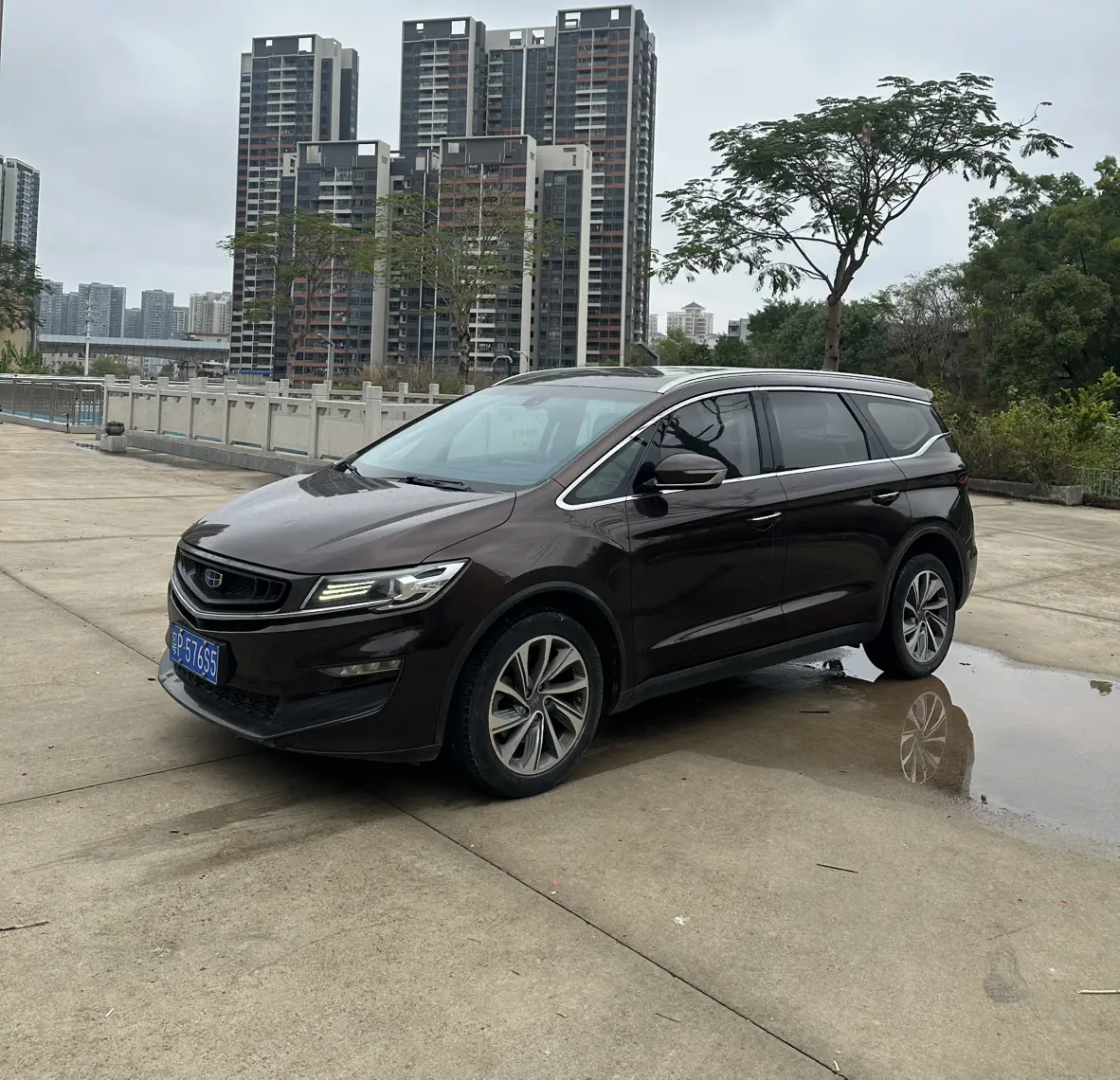 Geely Jiaji  из Китая