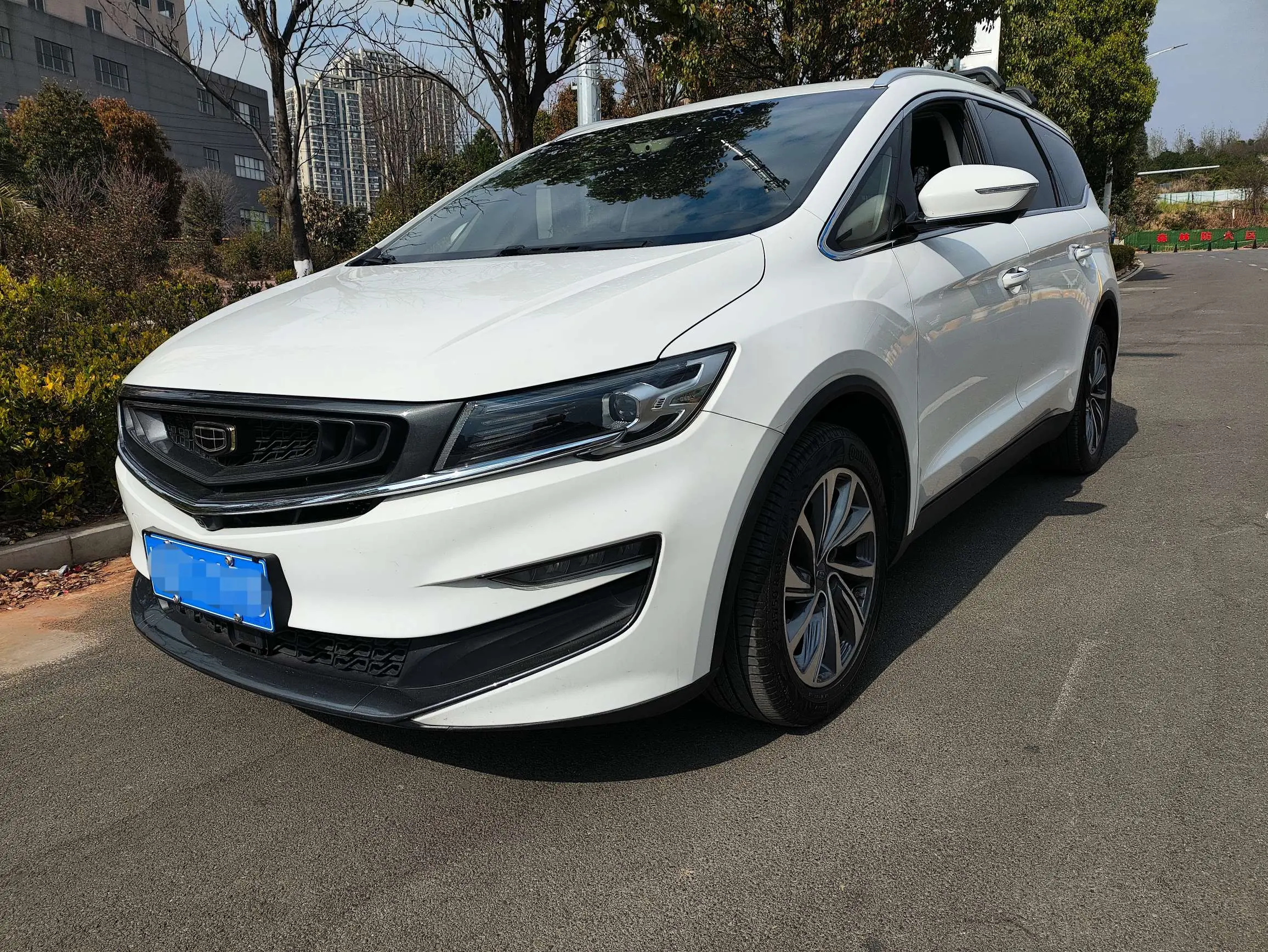 Geely Jiaji  из Китая