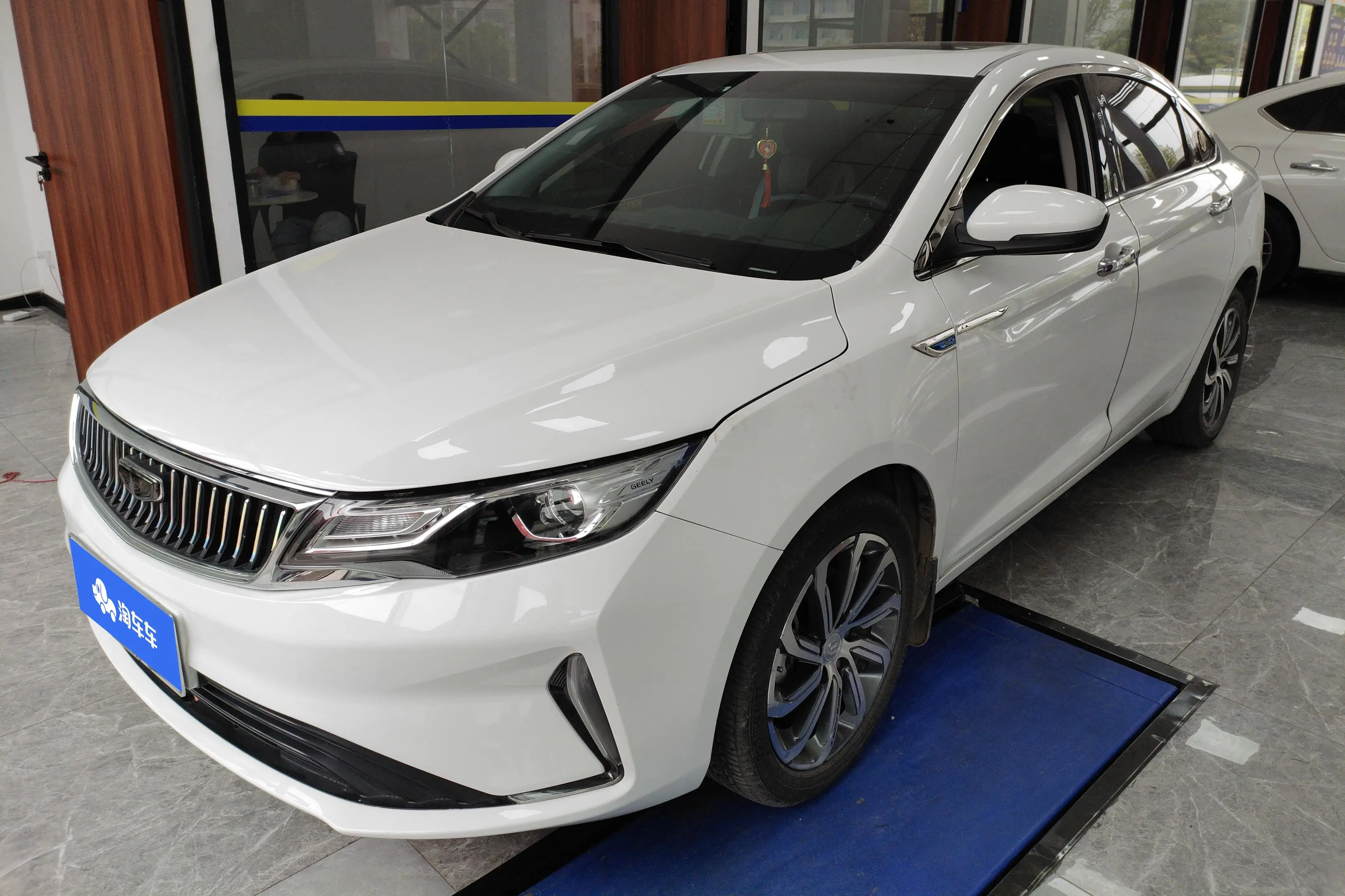 Geely Emgrand GL  из Китая