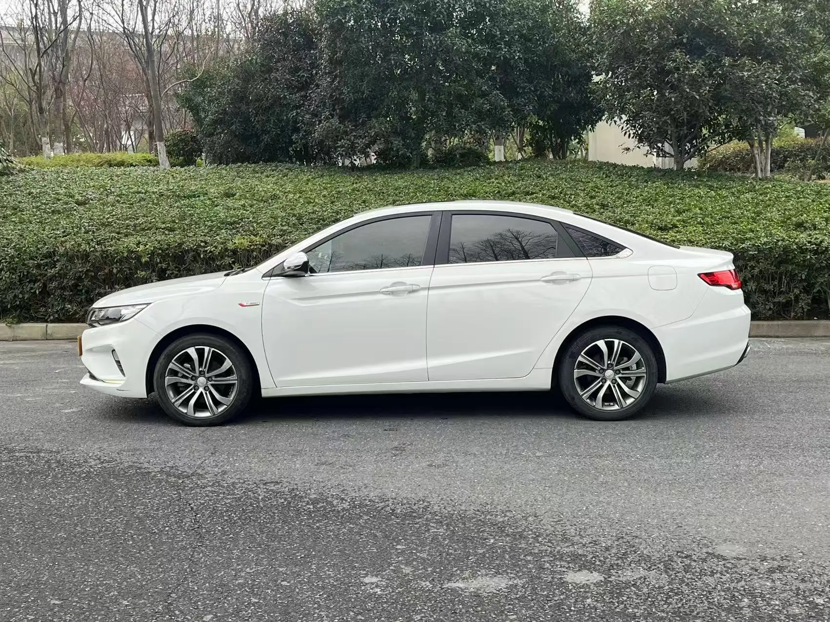 Geely Emgrand GL  из Китая