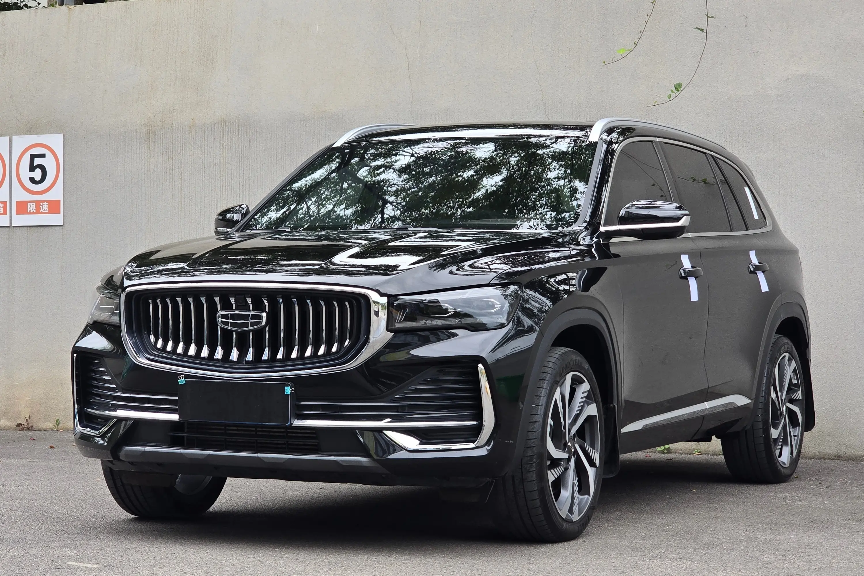 Geely Monjaro (Xingyue L)  из Китая