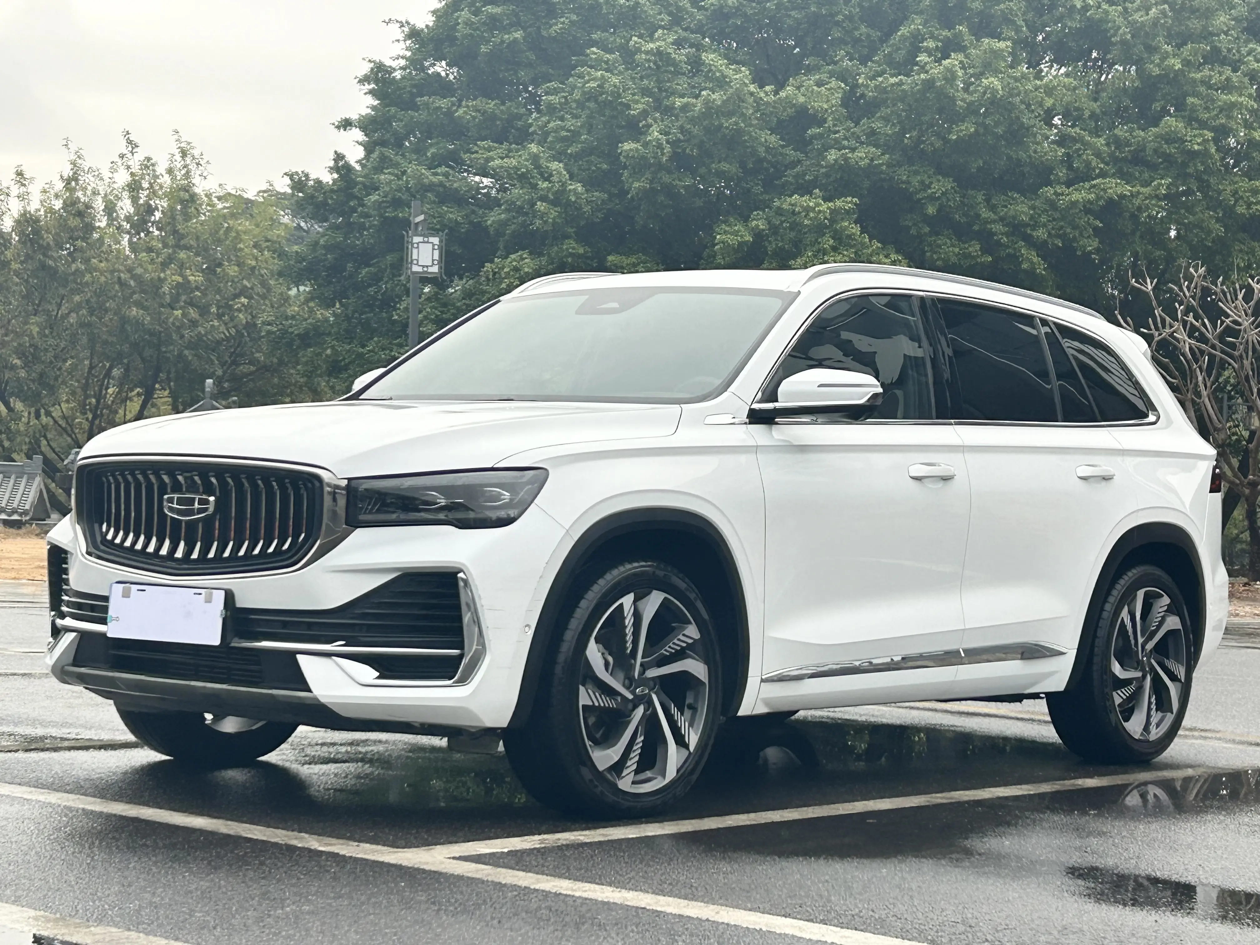 Geely Monjaro (Xingyue L)  из Китая