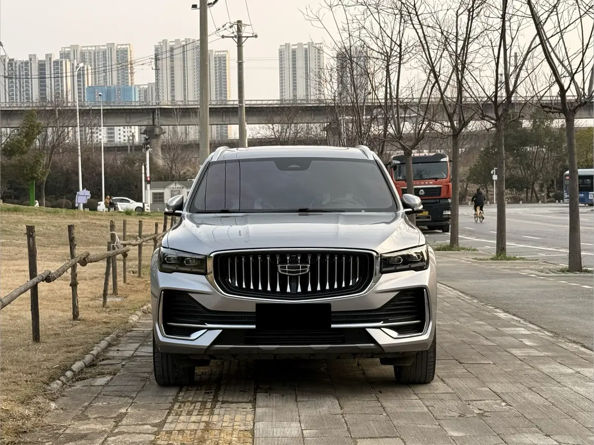 Geely Monjaro (Xingyue L)  из Китая