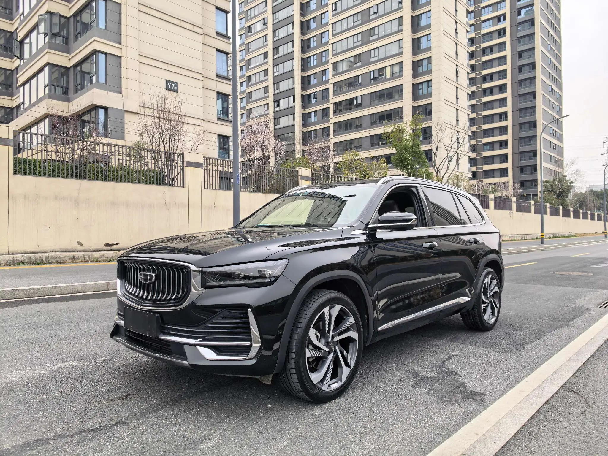 Geely Monjaro (Xingyue L)  из Китая