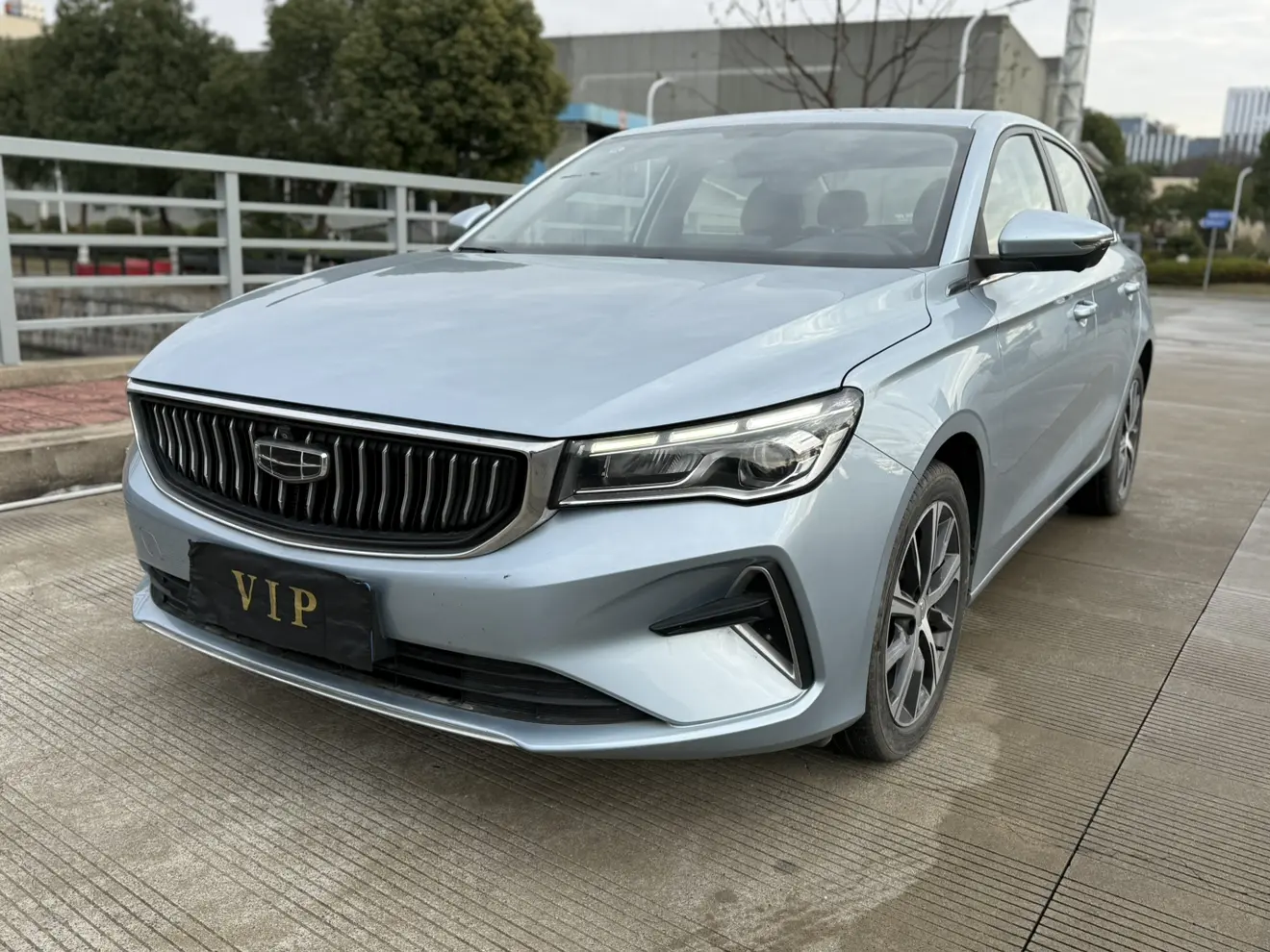 Geely Emgrand  из Китая