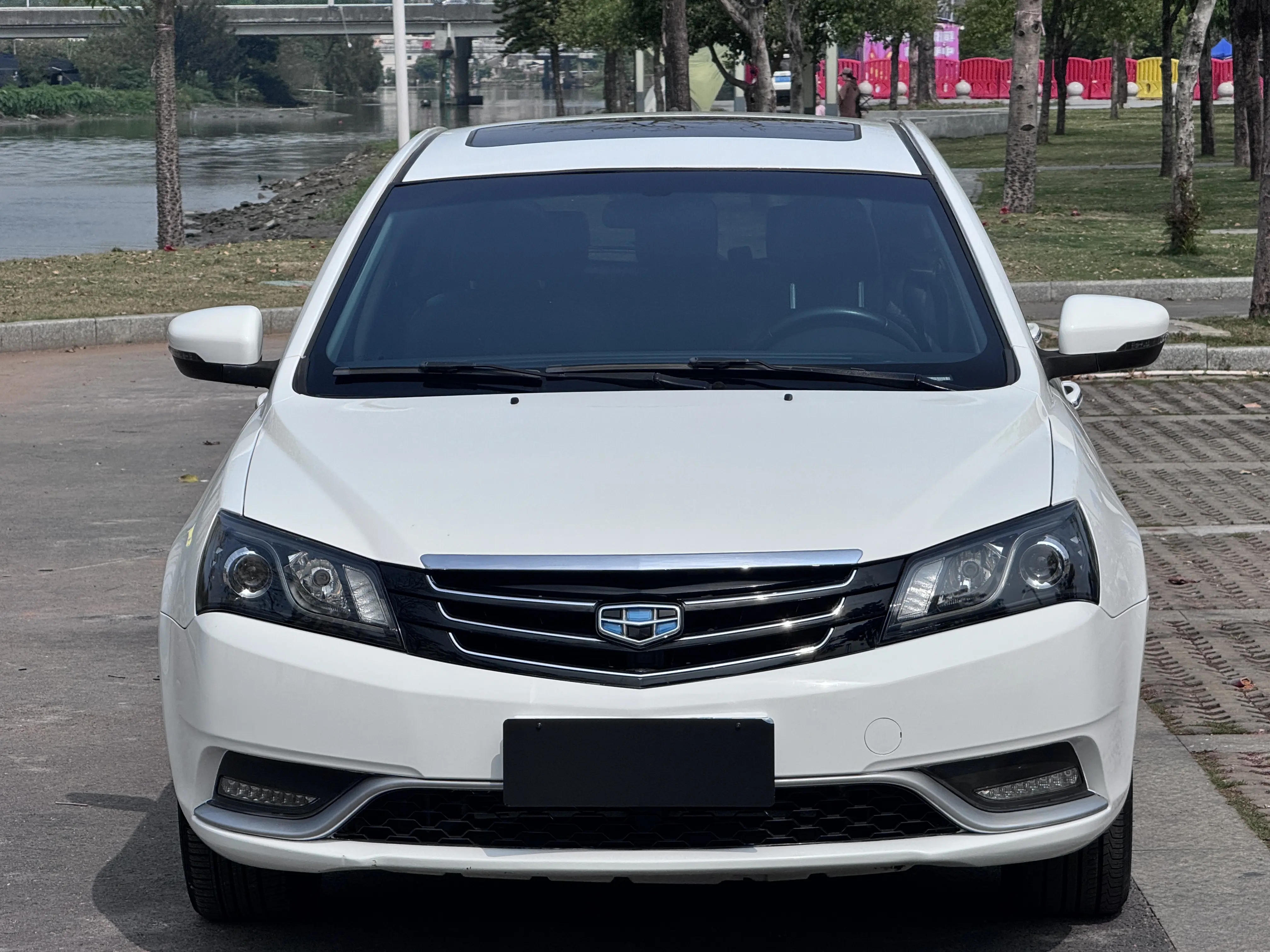 Geely Emgrand  из Китая