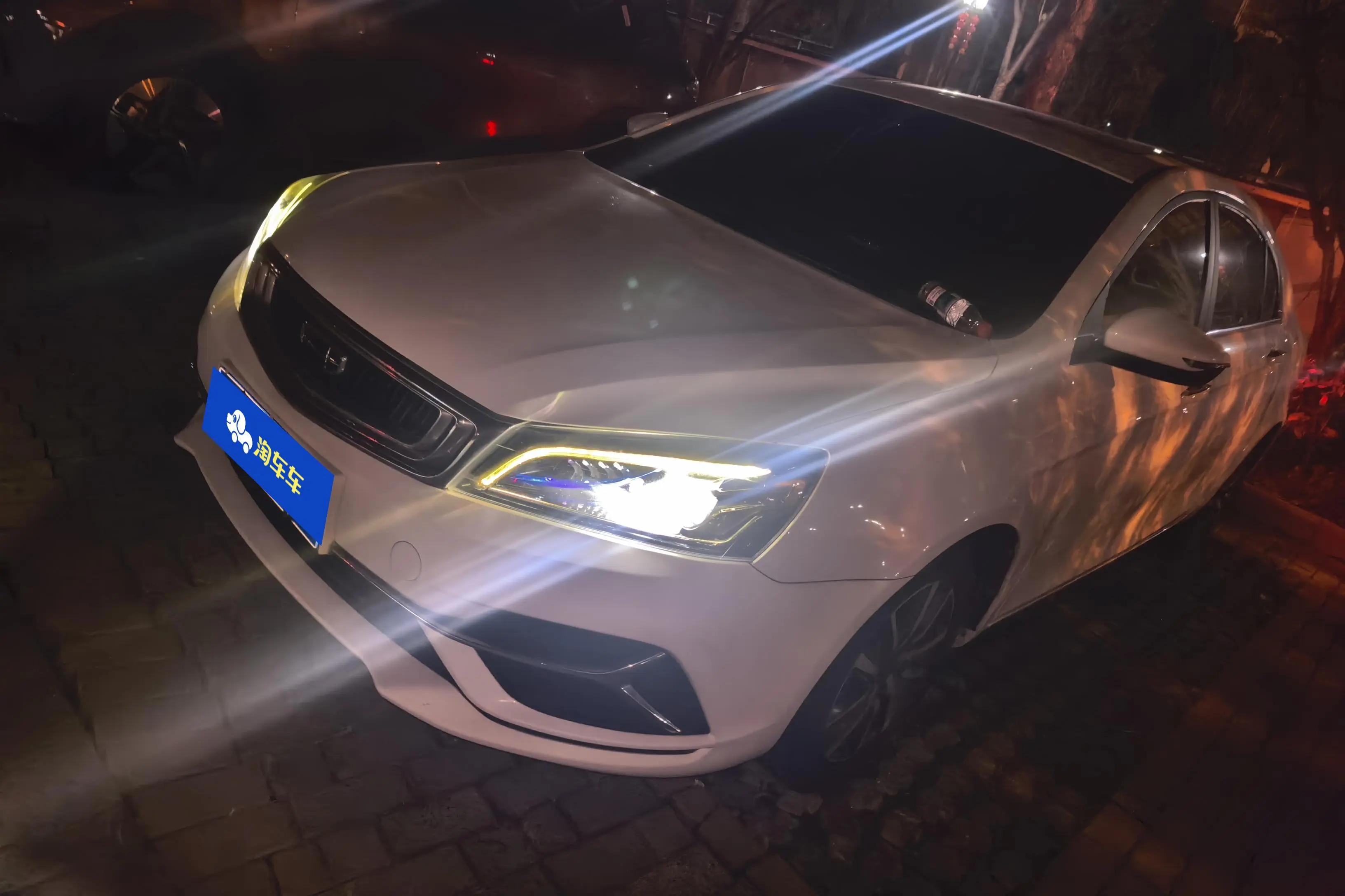 Geely Emgrand  из Китая