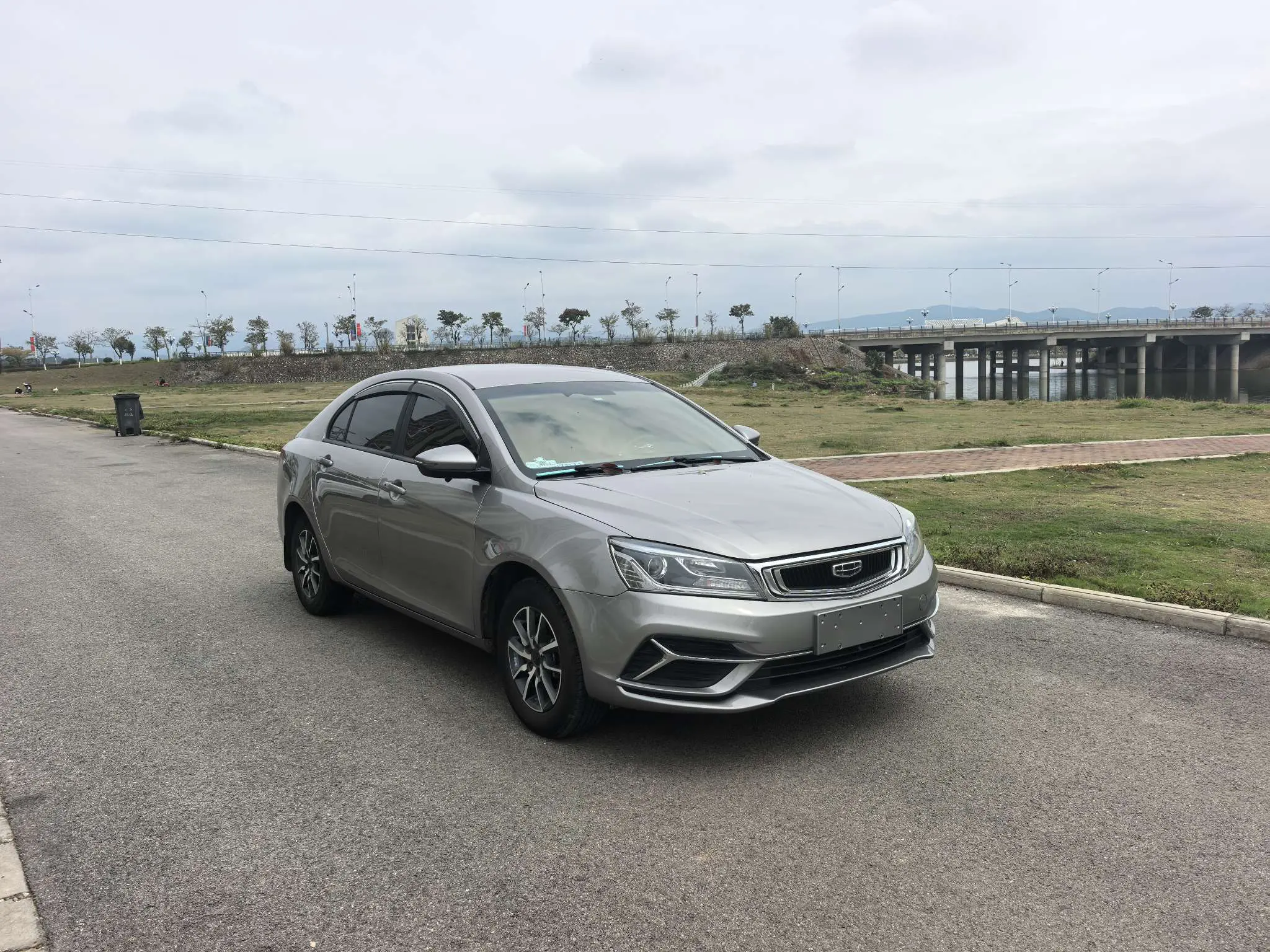 Geely Emgrand  из Китая