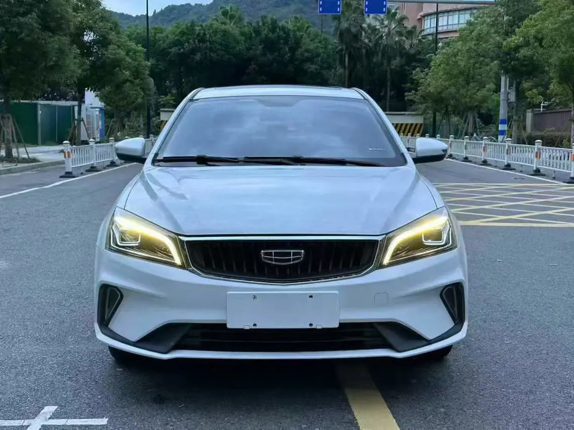 Geely Emgrand  из Китая