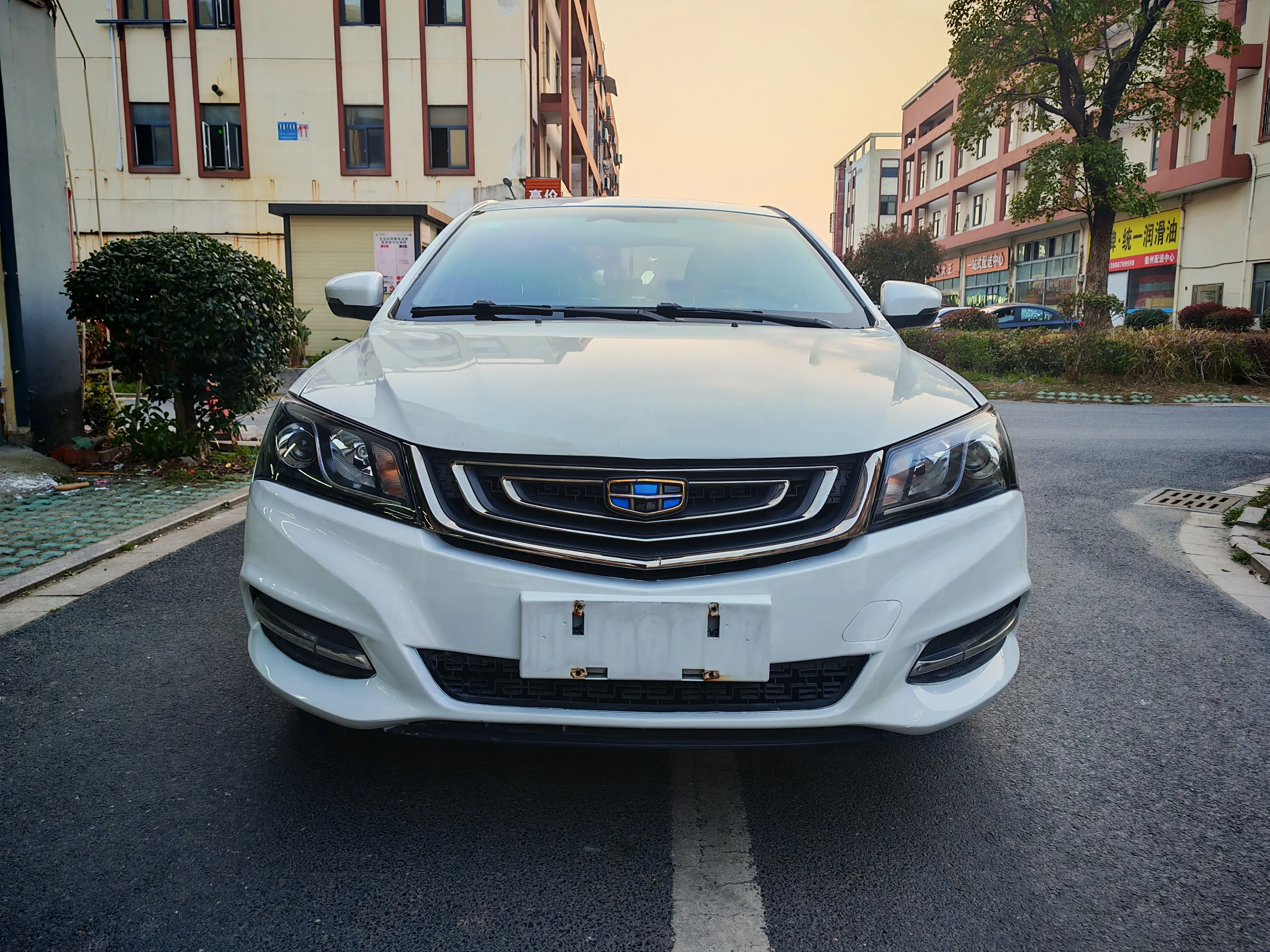 Geely Emgrand  из Китая
