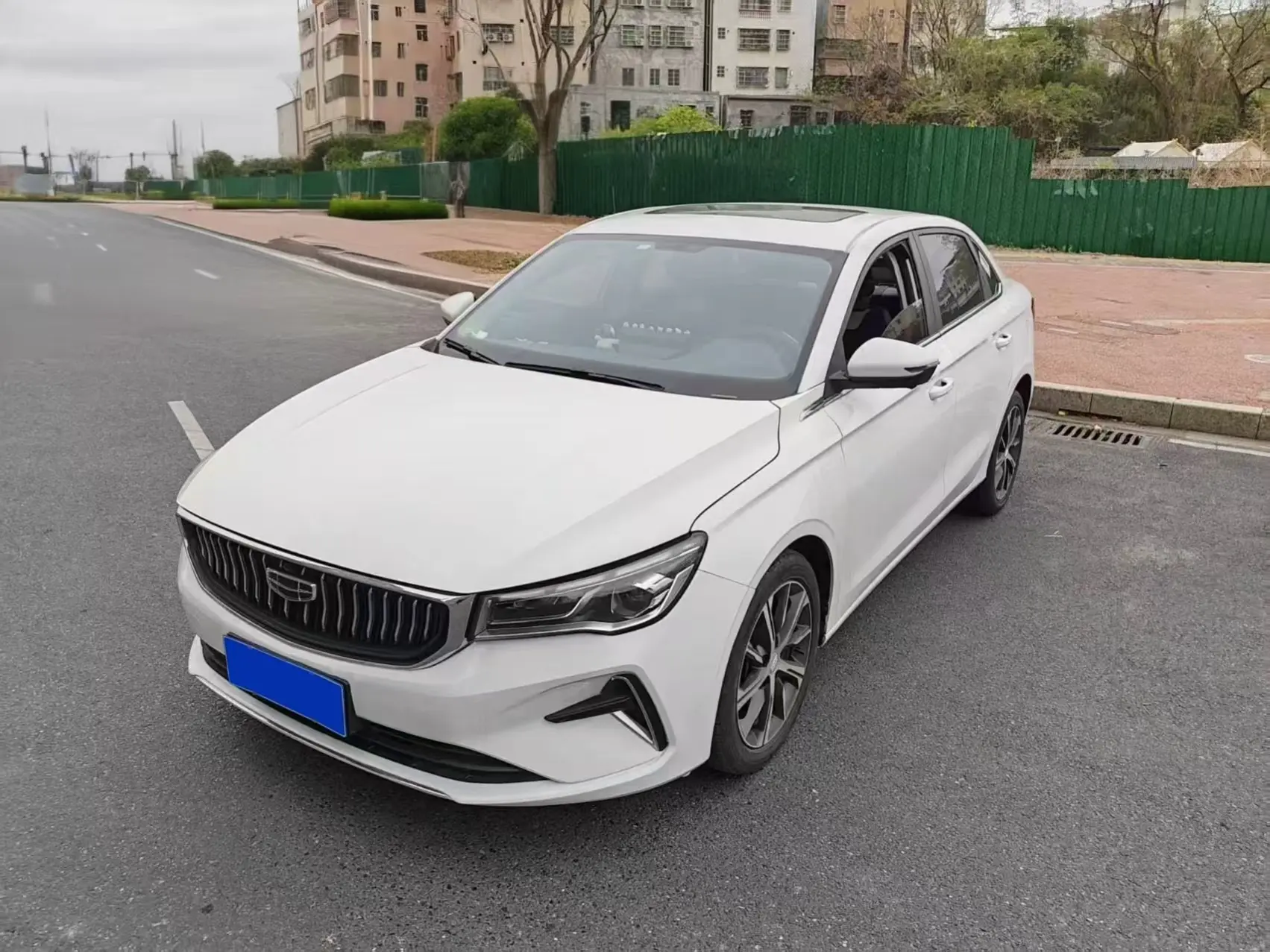 Geely Emgrand  из Китая