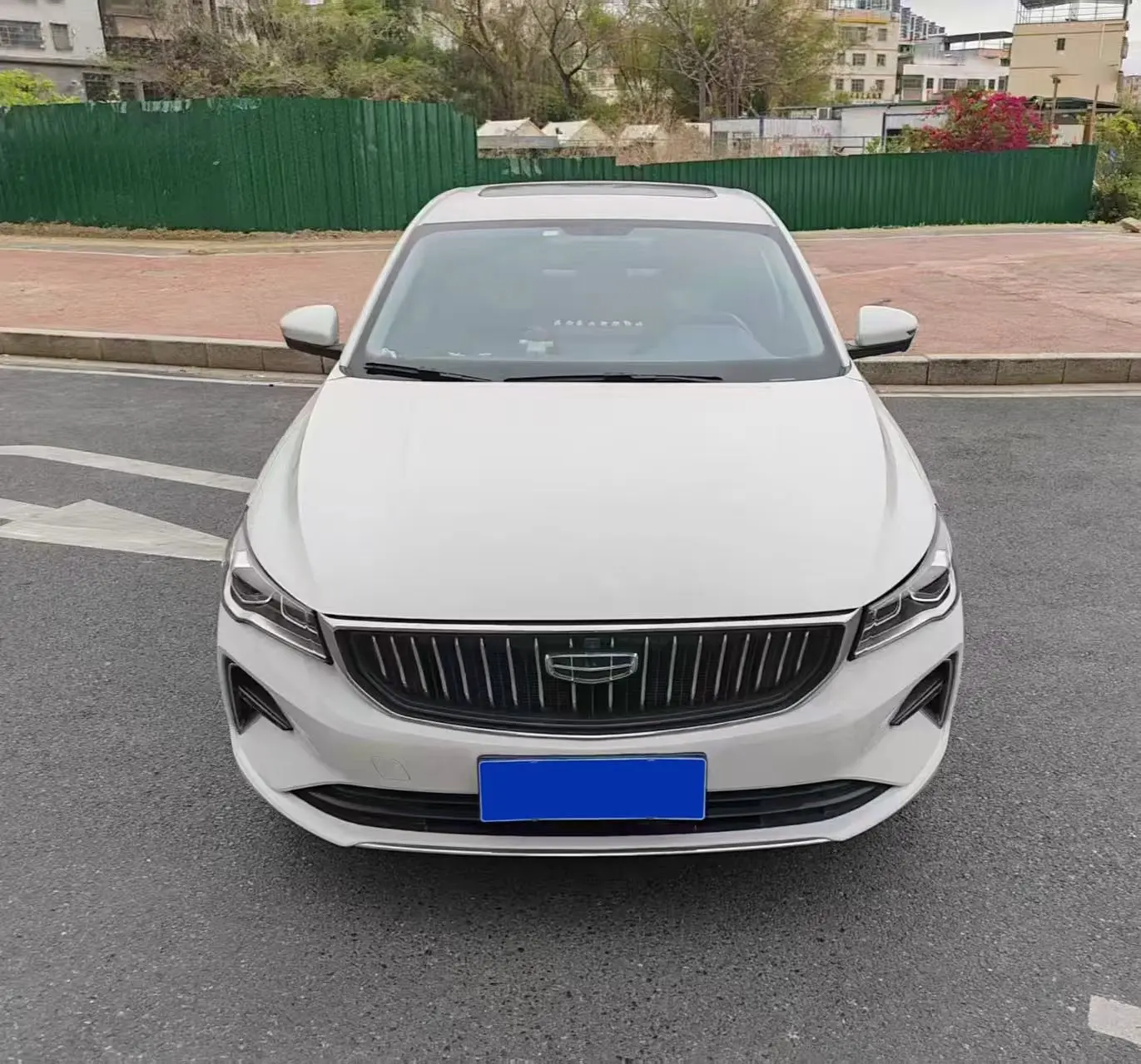 Geely Emgrand  из Китая