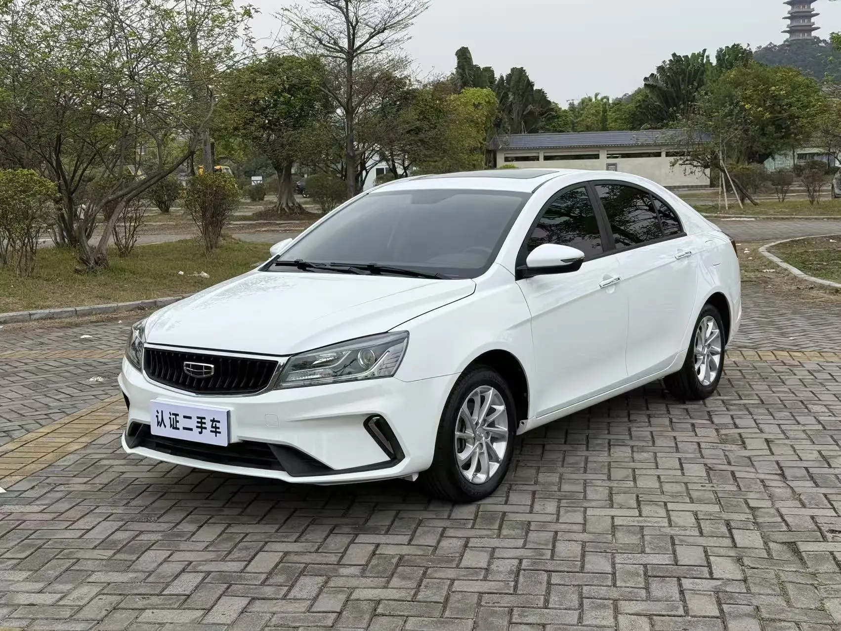 Geely Emgrand  из Китая