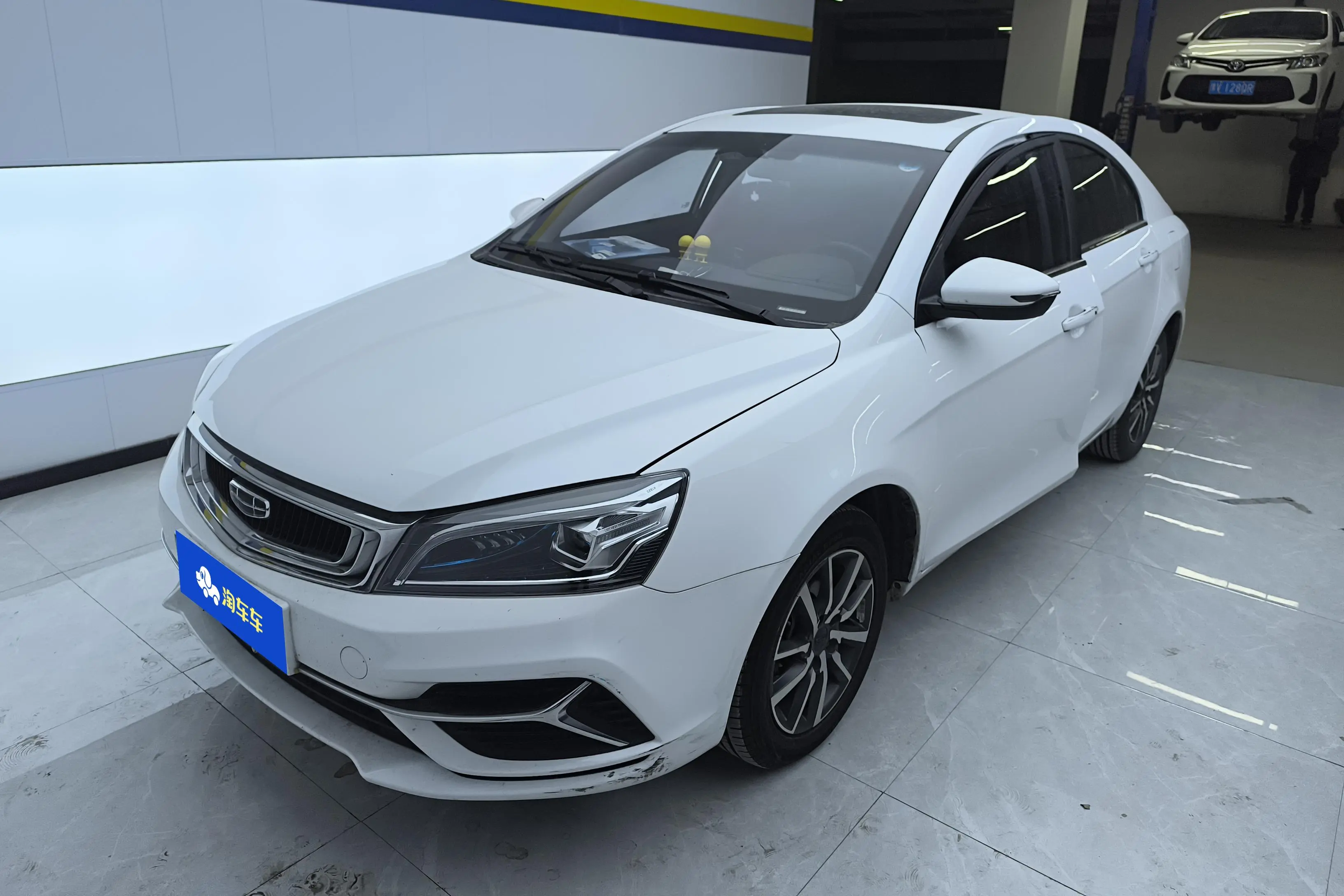Geely Emgrand  из Китая