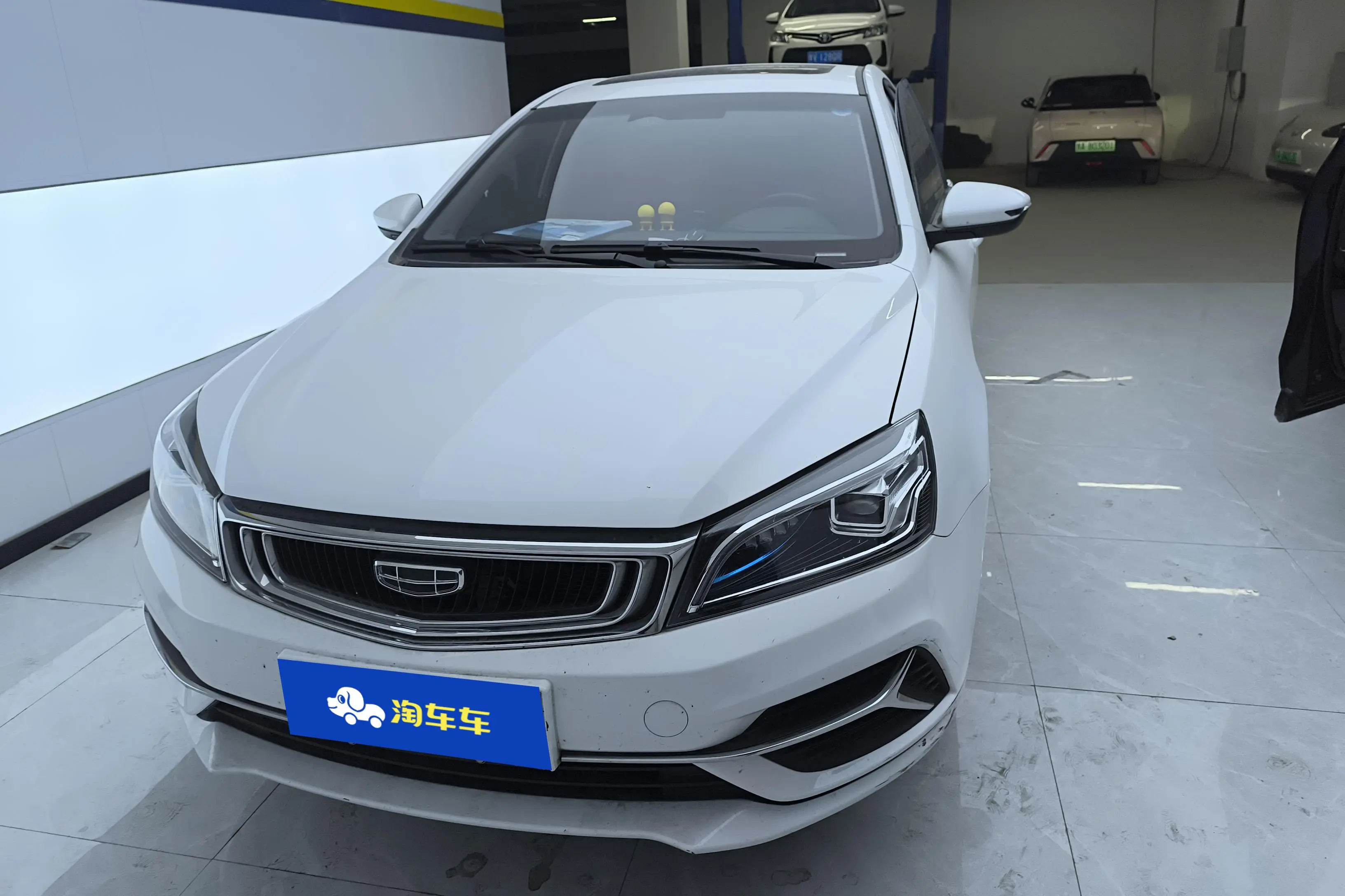 Geely Emgrand  из Китая