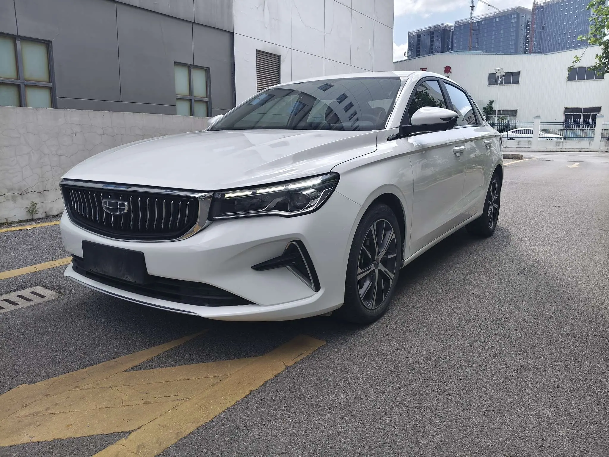 Geely Emgrand  из Китая