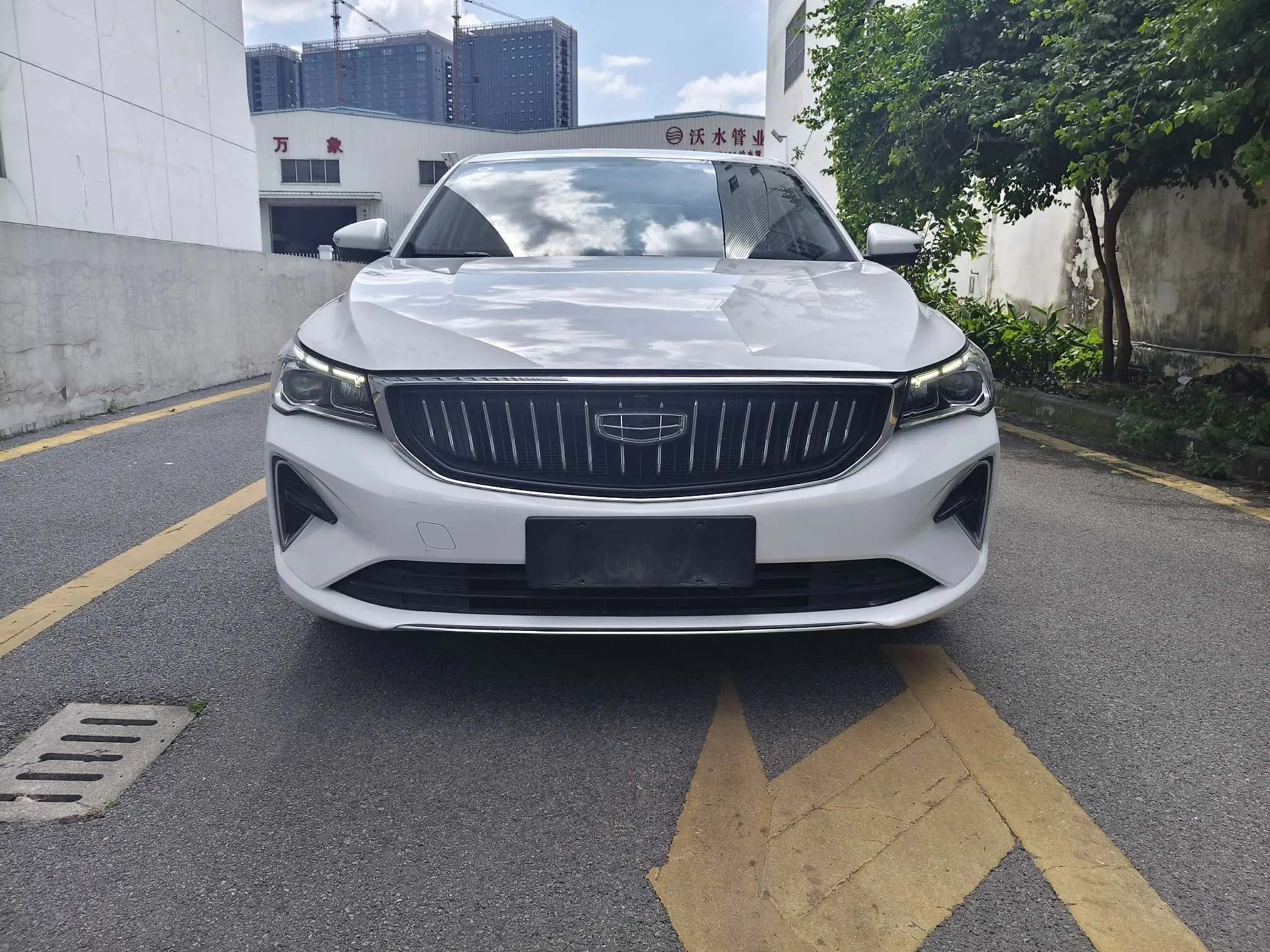 Geely Emgrand  из Китая