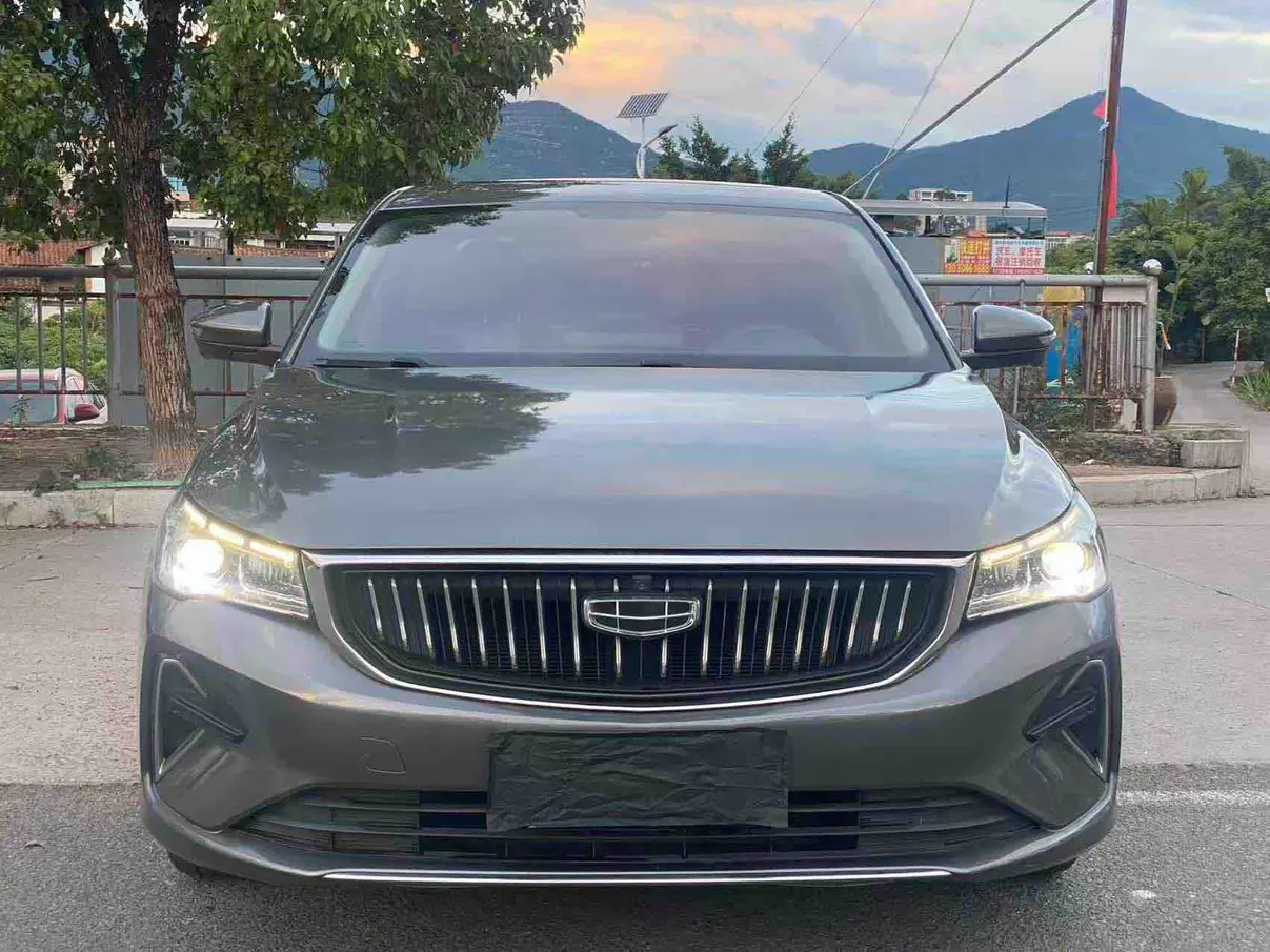 Geely Emgrand  из Китая