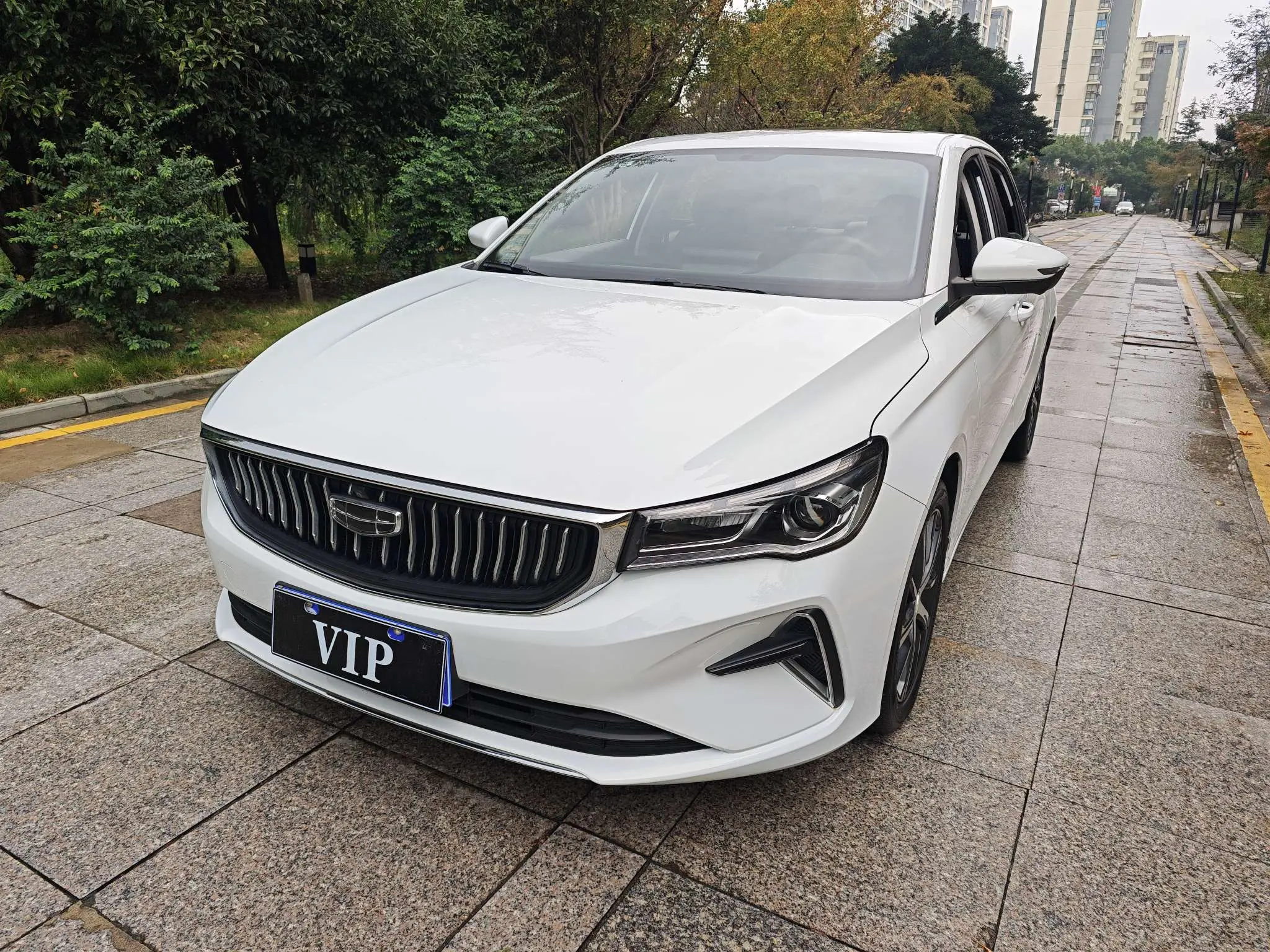 Geely Emgrand  из Китая