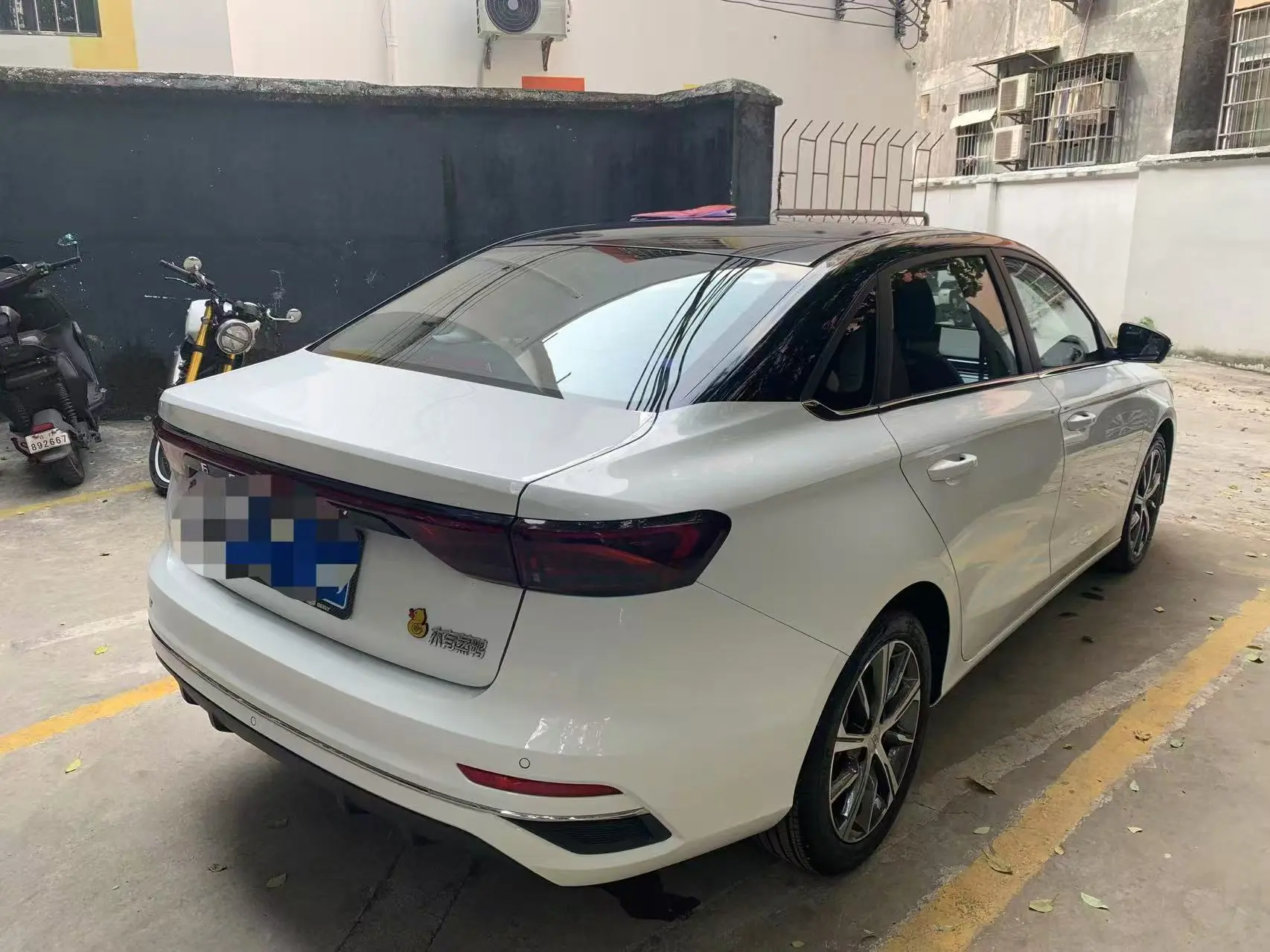Geely Emgrand  из Китая