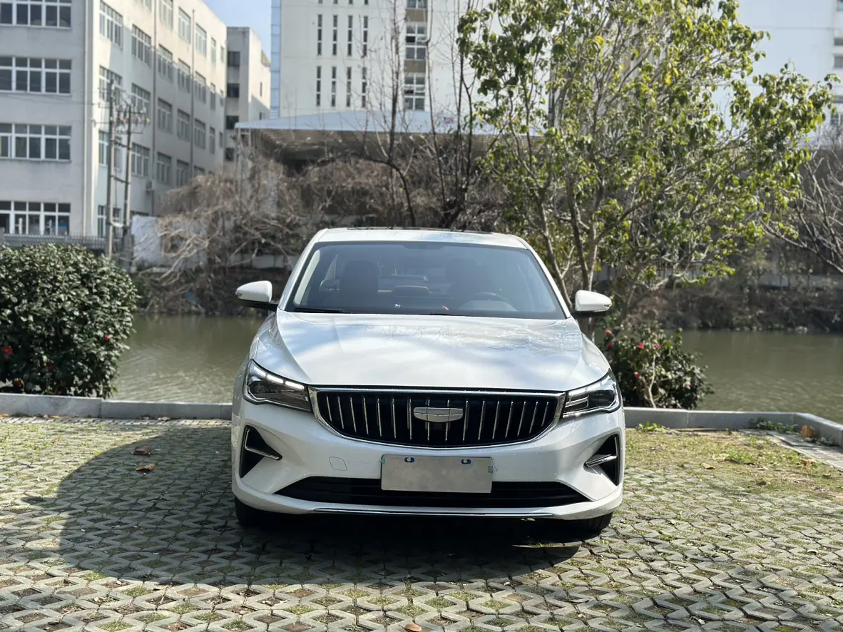 Geely Emgrand  из Китая