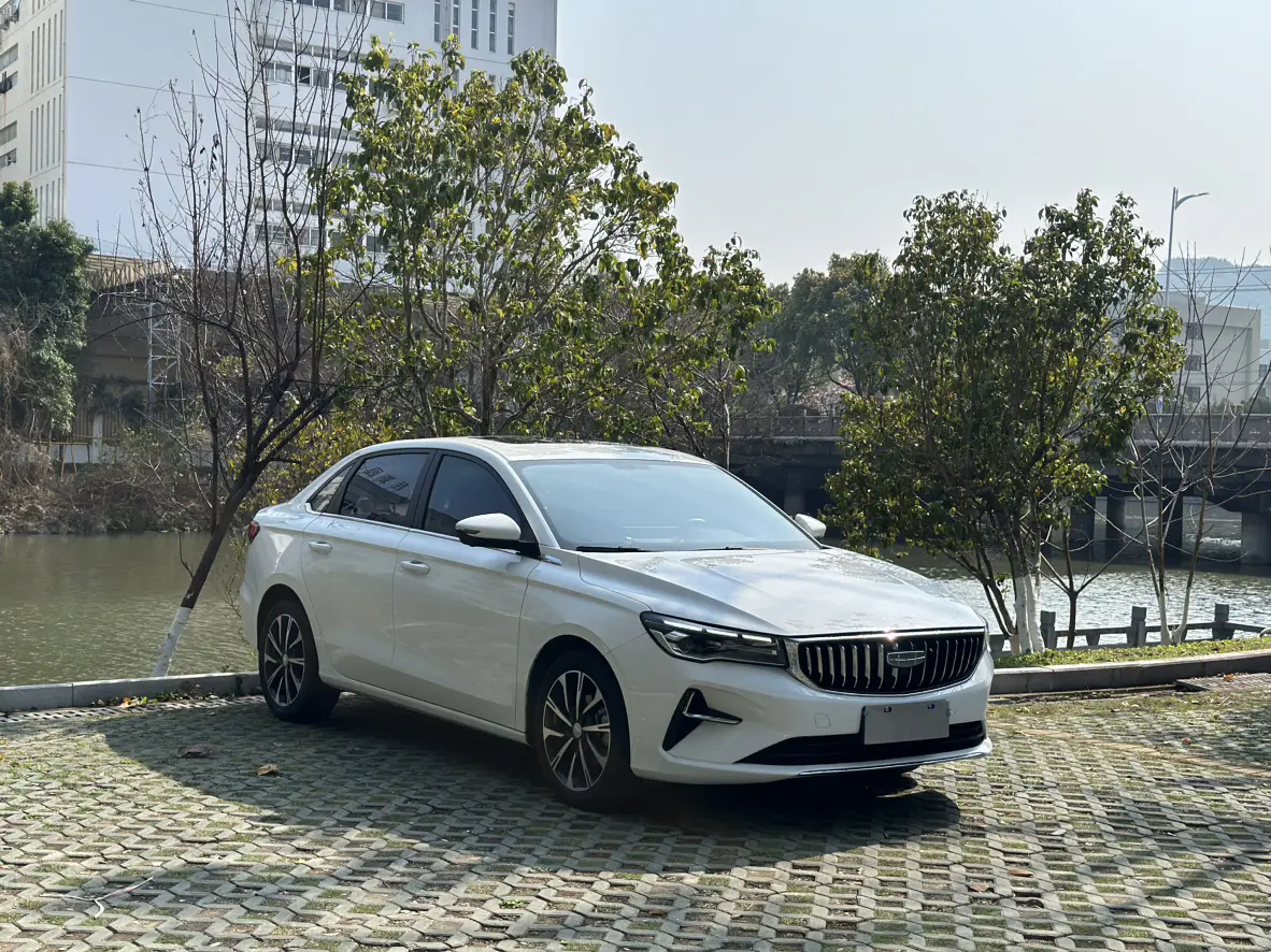 Geely Emgrand  из Китая