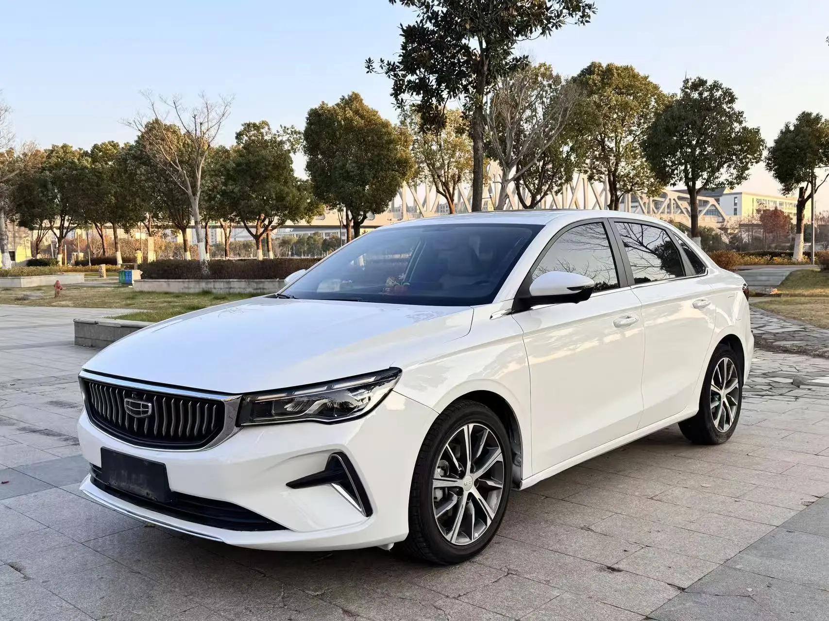 Geely Emgrand  из Китая