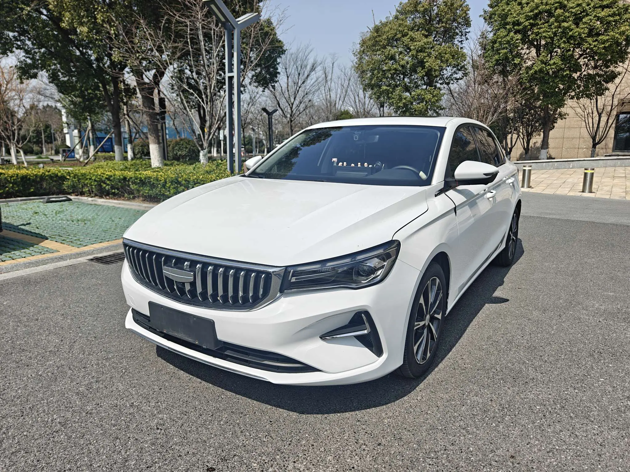 Geely Emgrand  из Китая