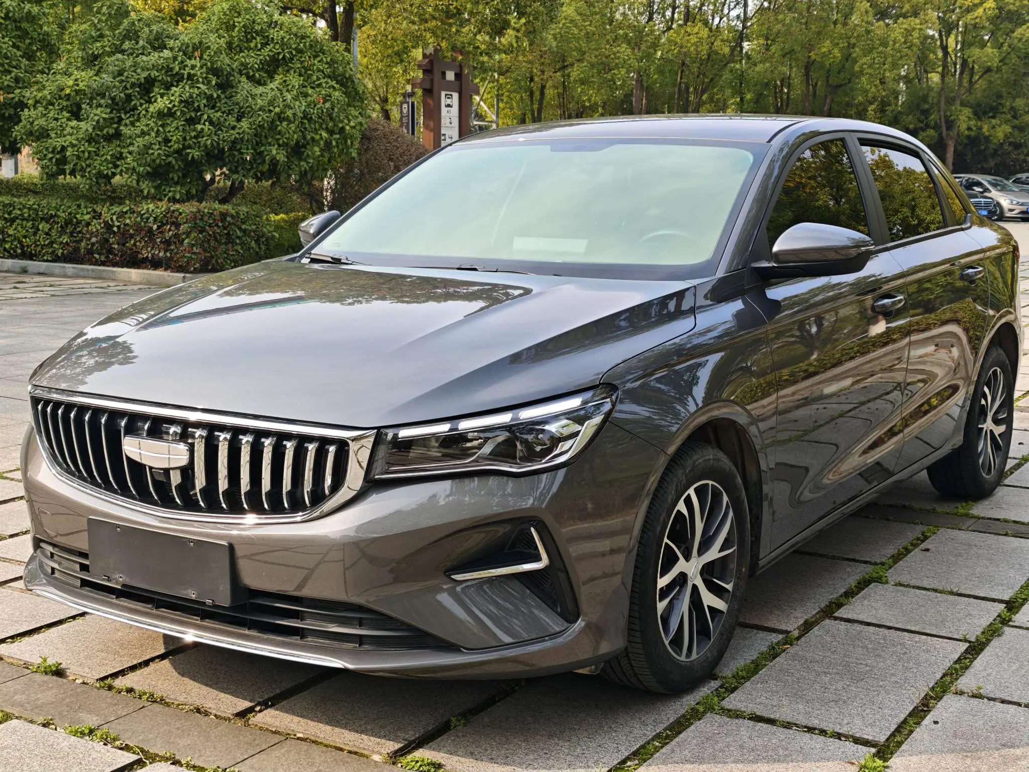 Geely Emgrand  из Китая