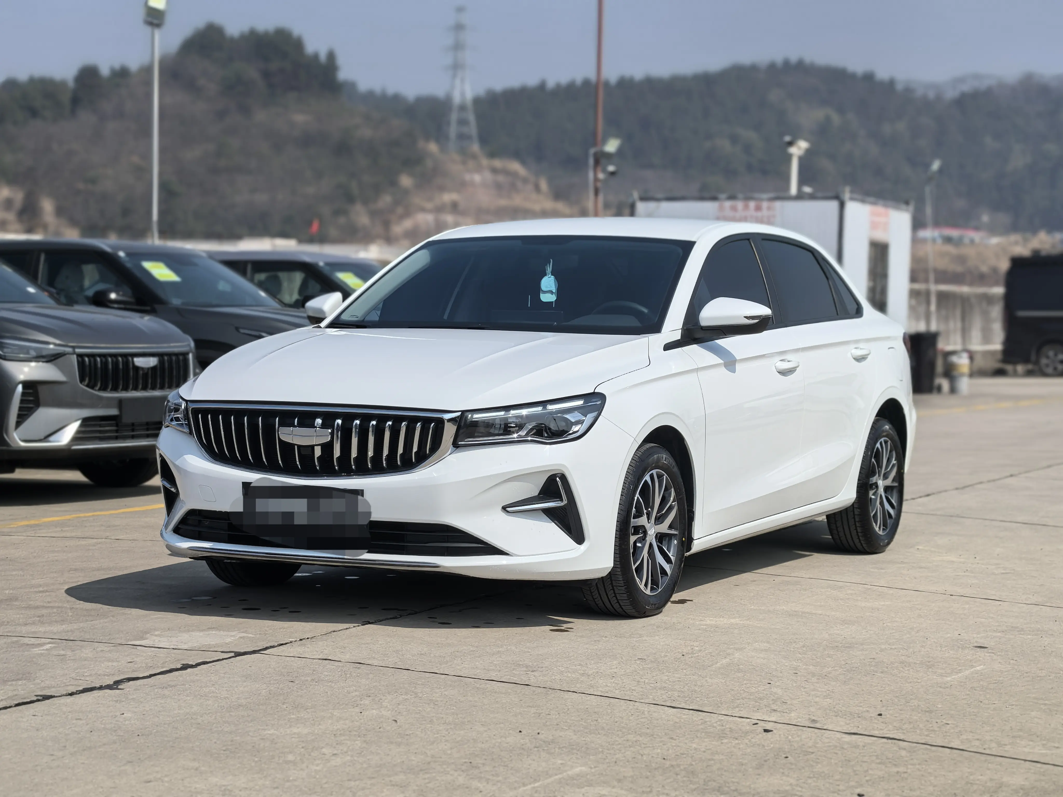 Geely Emgrand  из Китая