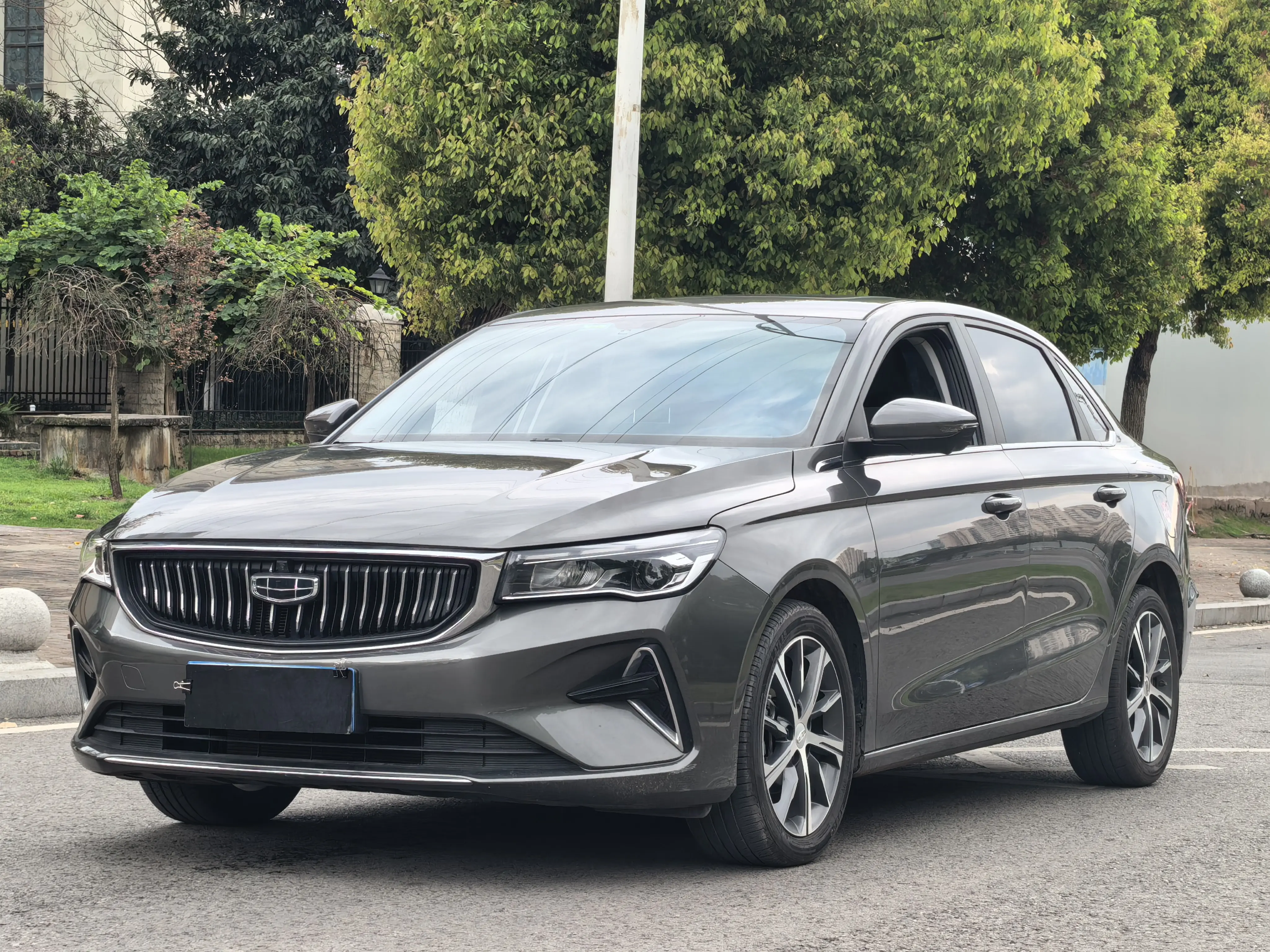 Geely Emgrand  из Китая